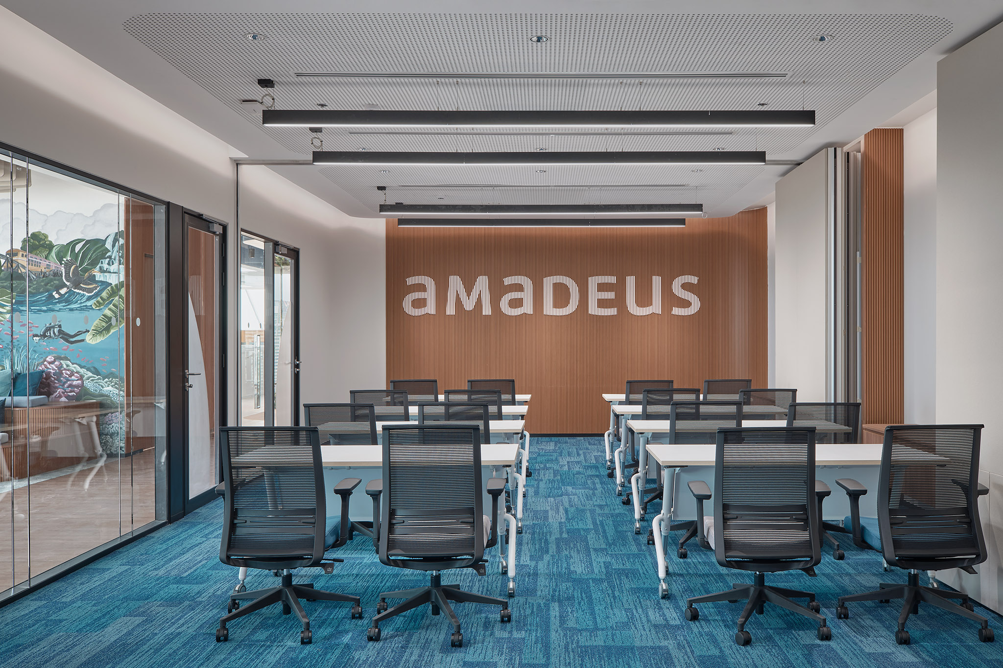 J. Design & Decorative House - Amadeus office at One City Centre 14