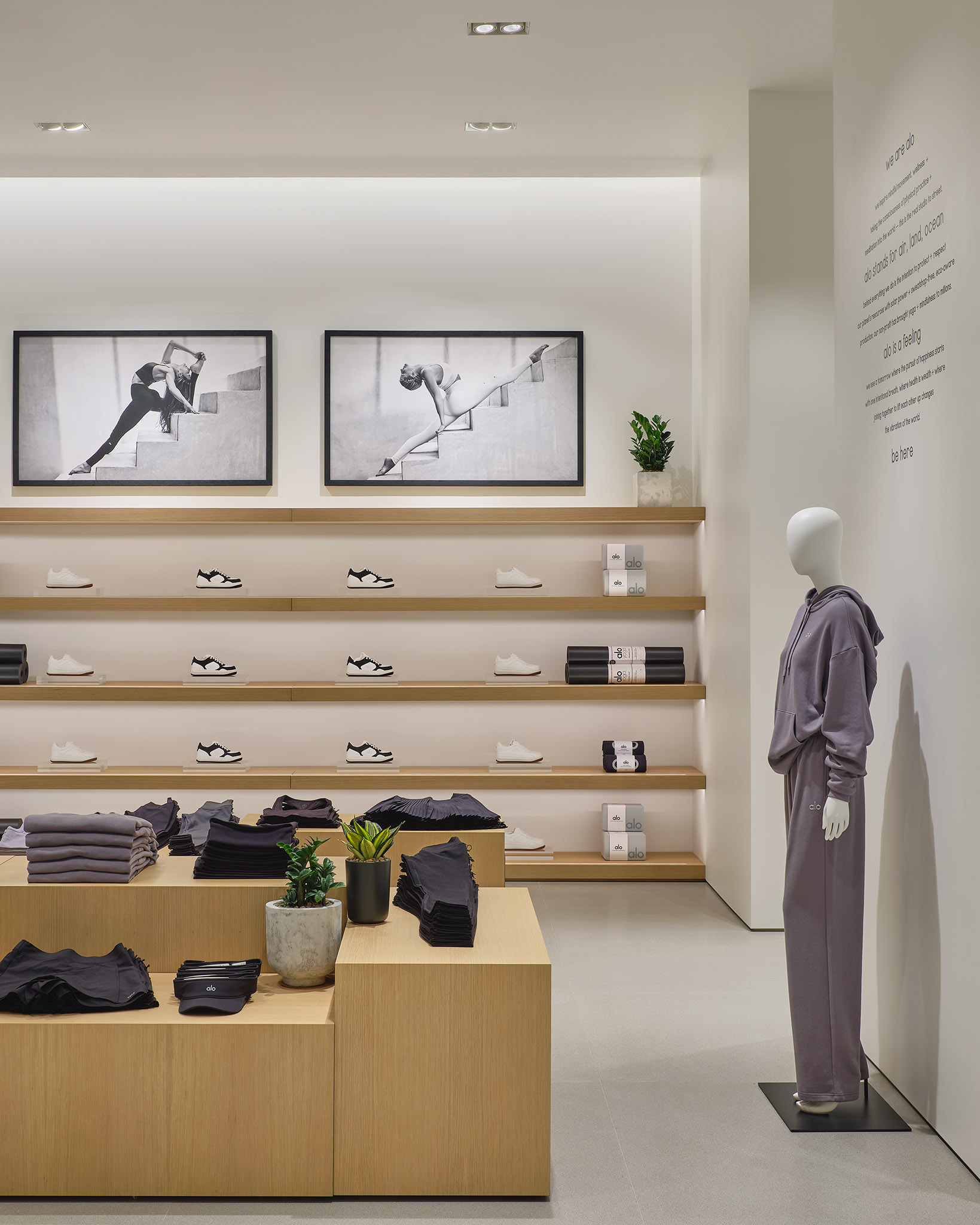 PIMPLUS PR - alo Yoga Store EmQuartier 12
