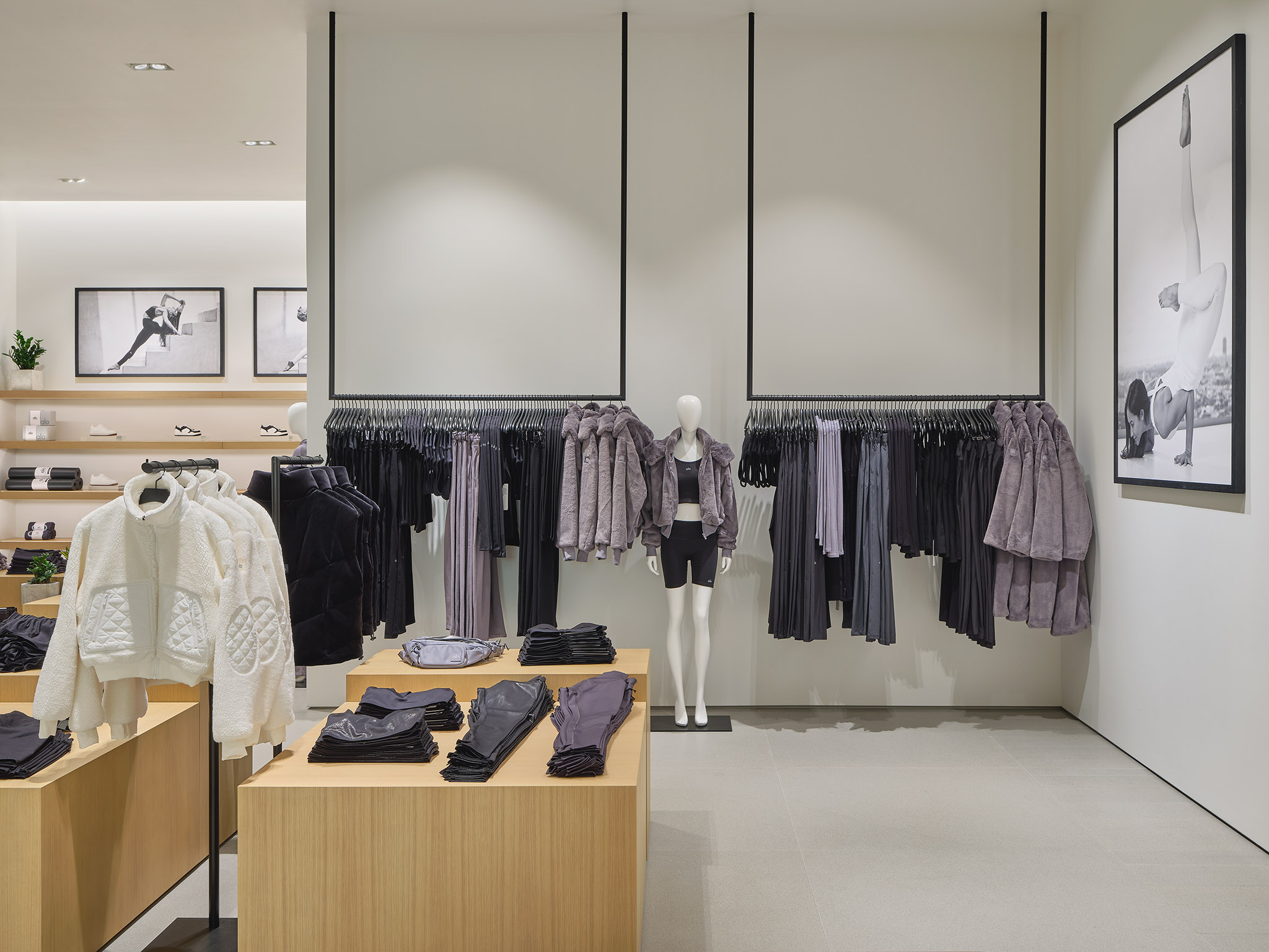 PIMPLUS PR - alo Yoga Store EmQuartier 15