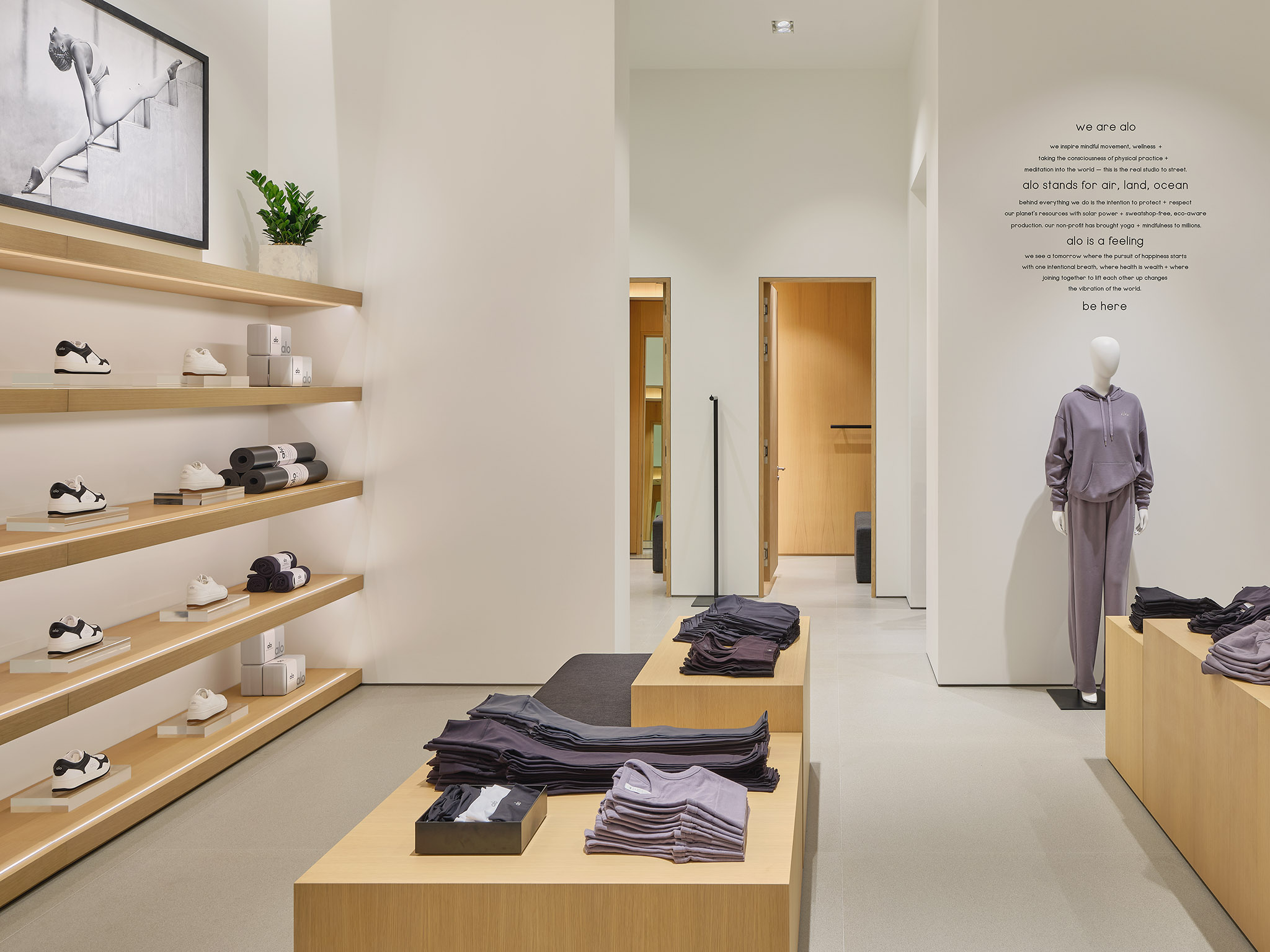 PIMPLUS PR - alo Yoga Store EmQuartier 16