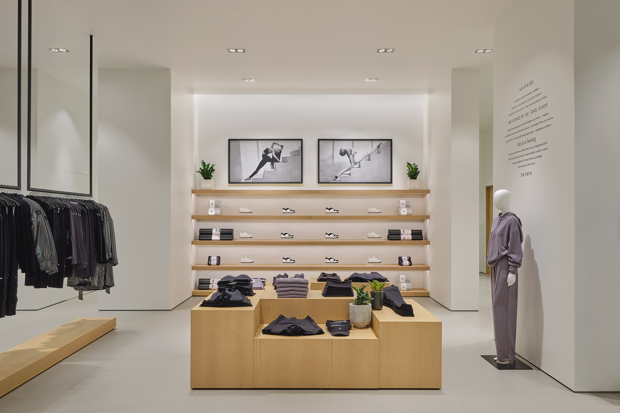 PIMPLUS PR - alo Yoga Store EmQuartier 3