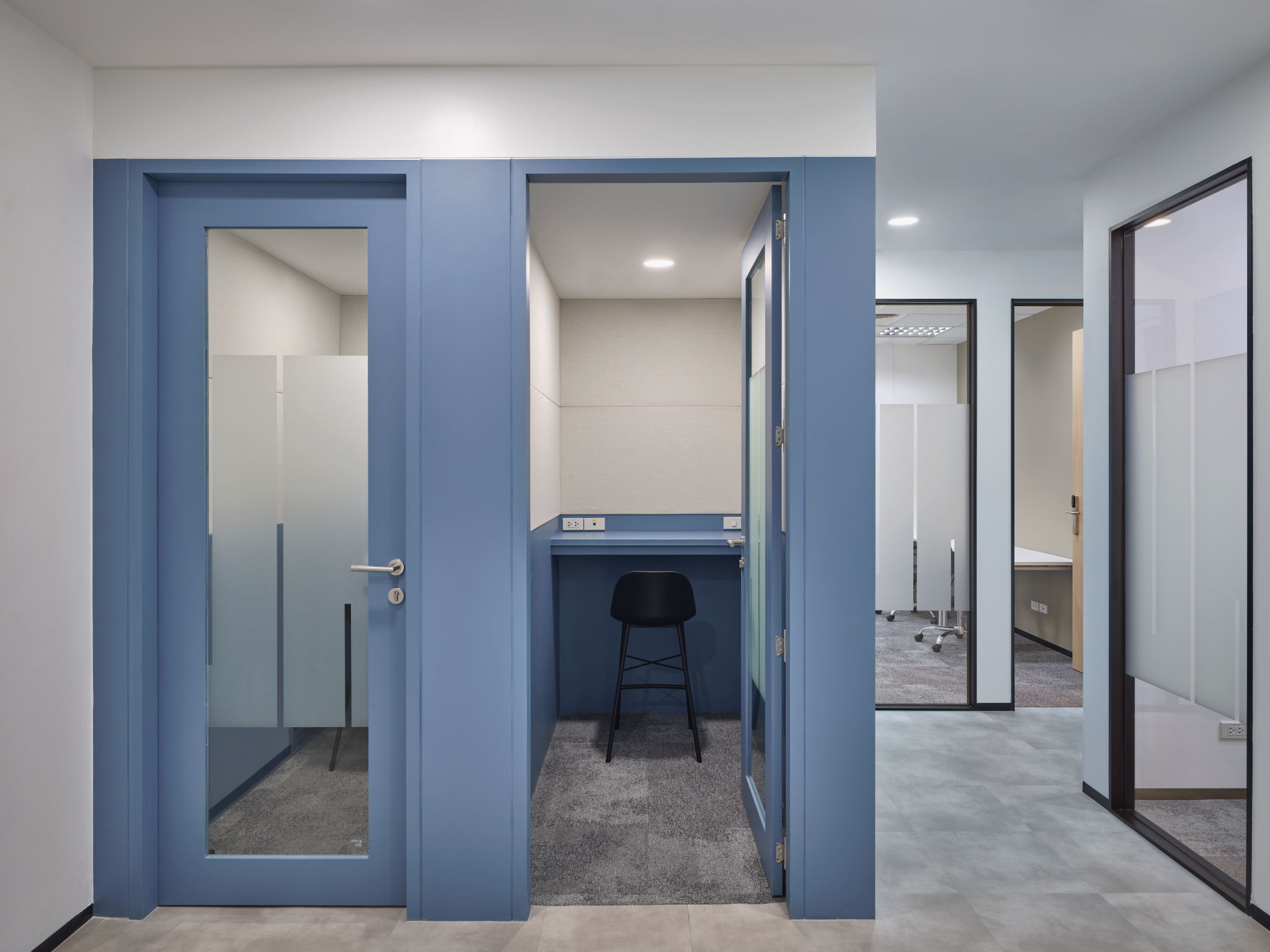 J Design and Decorative House - Regus at Shinawatra Tower 13_2