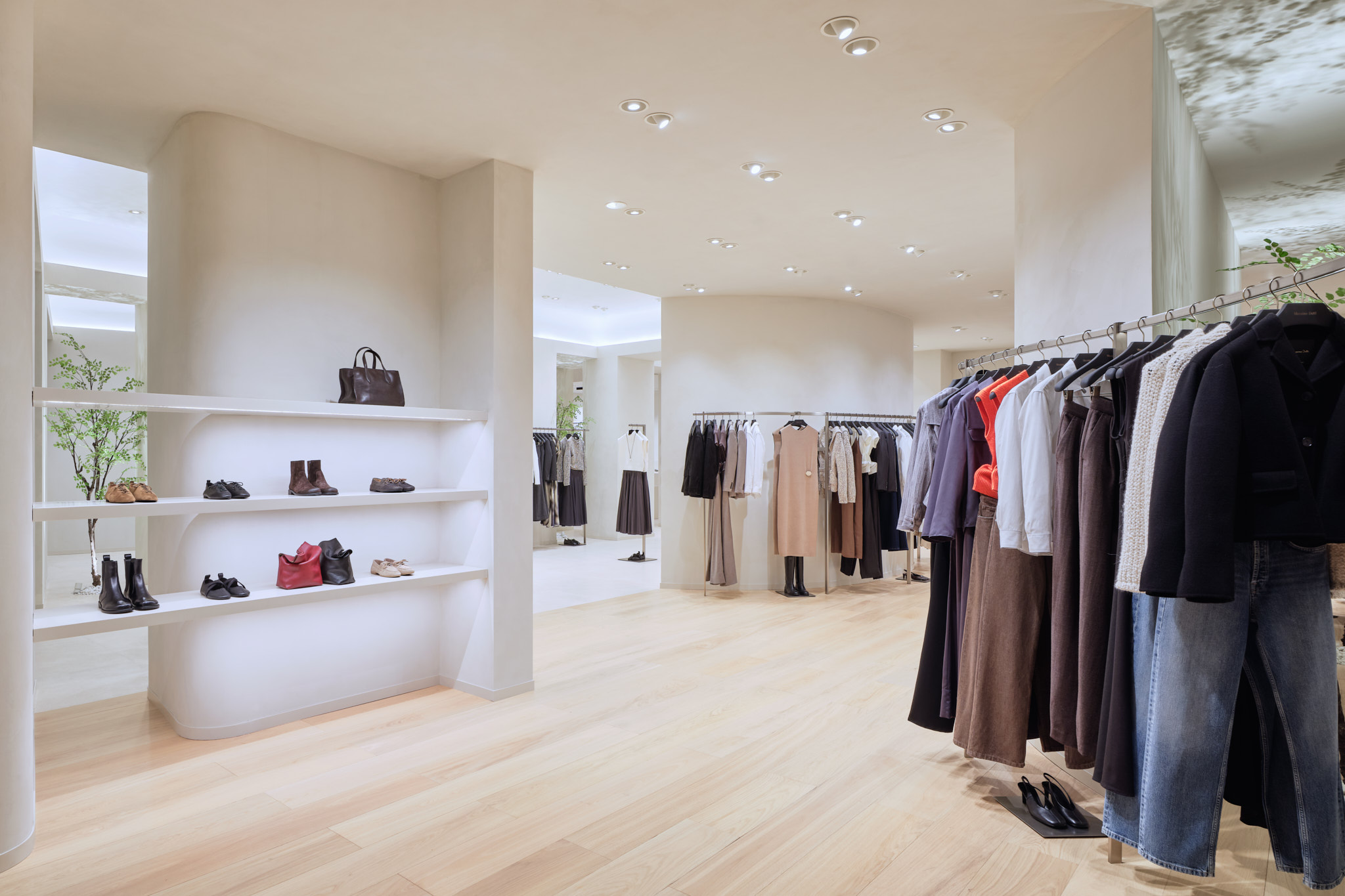 241009 Massimo Dutti Central Embassy 10