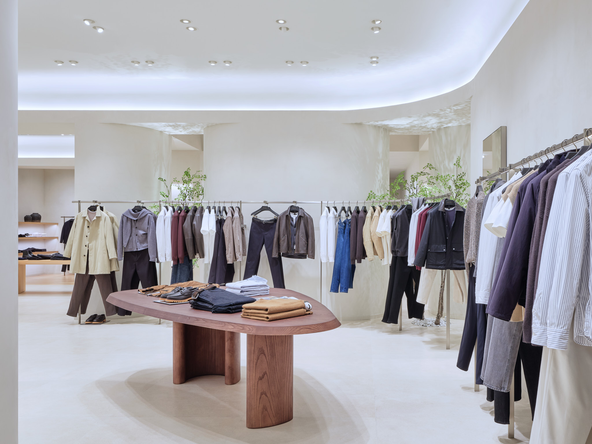 241009 Massimo Dutti Central Embassy 11