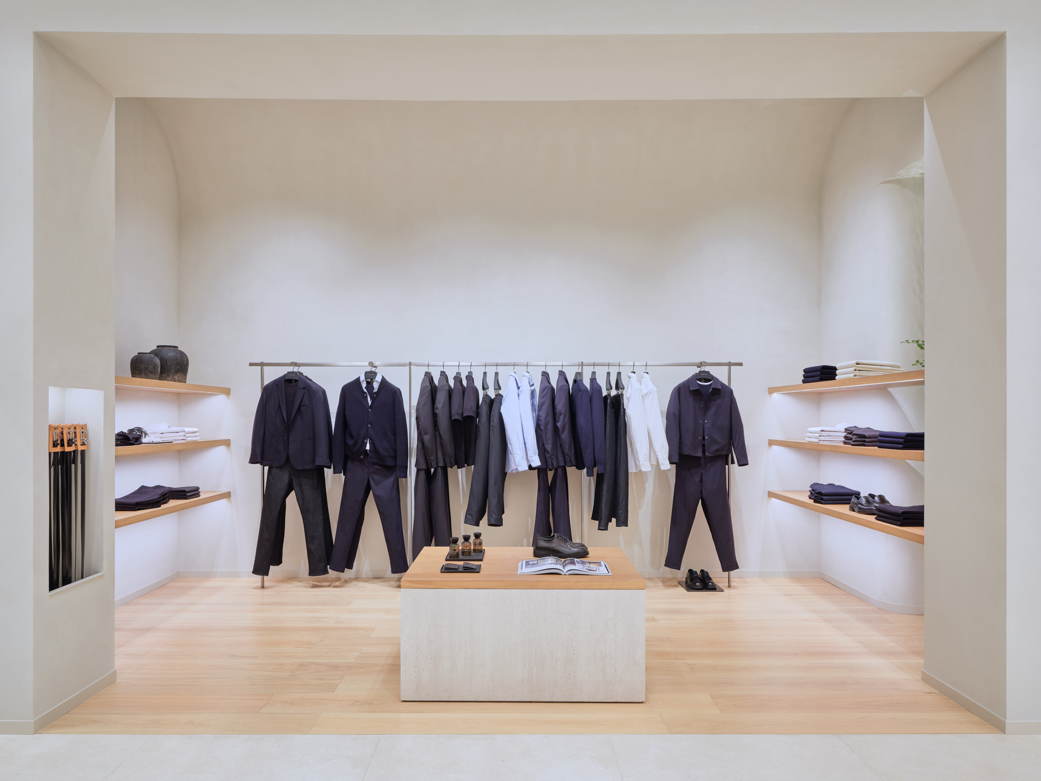 241009 Massimo Dutti Central Embassy 15