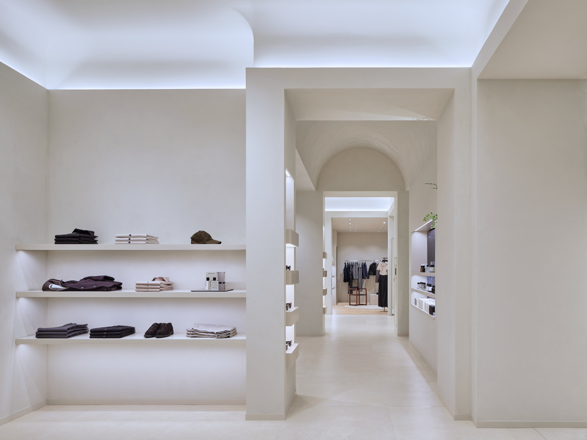 241009 Massimo Dutti Central Embassy 16