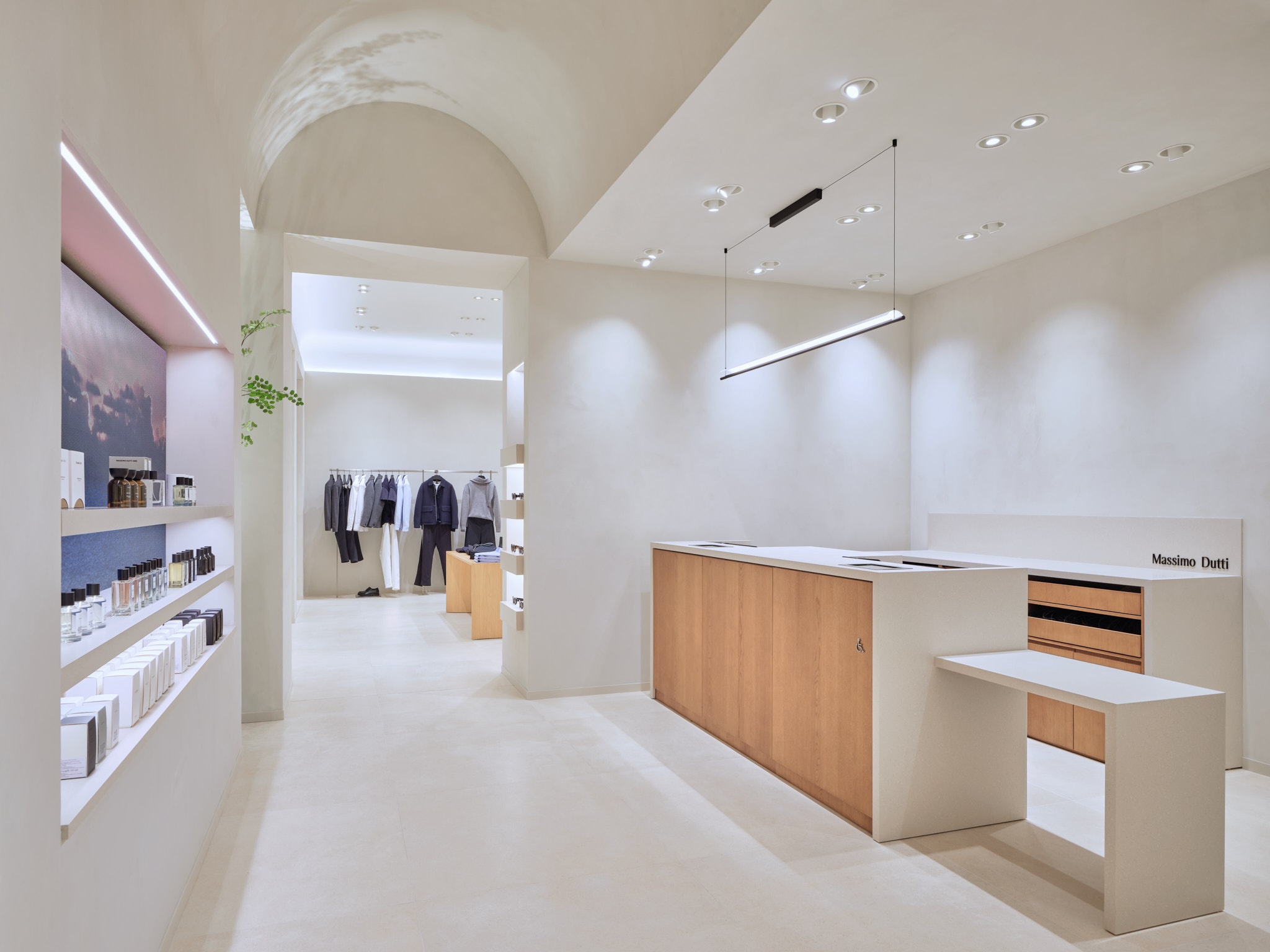 241009 Massimo Dutti Central Embassy 17