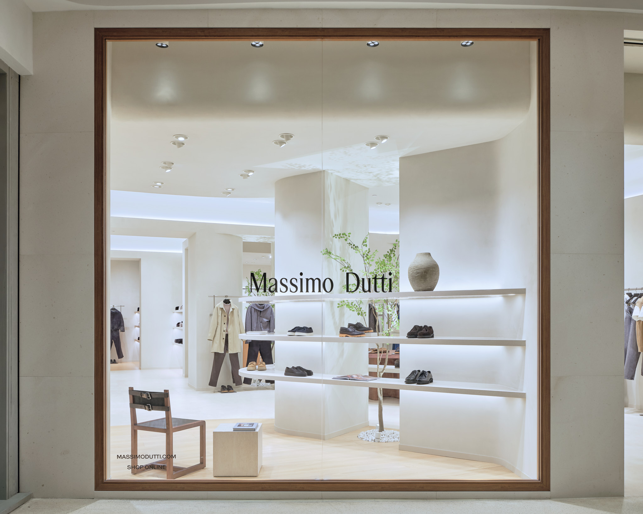 241009 Massimo Dutti Central Embassy 2B