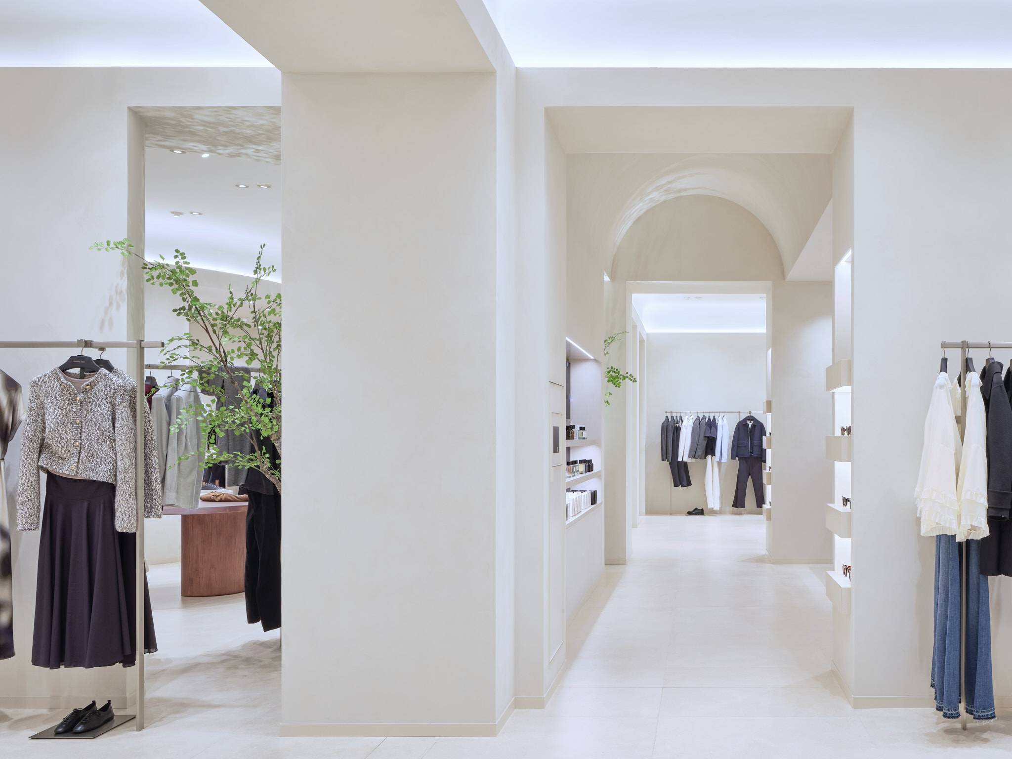 241009 Massimo Dutti Central Embassy 39
