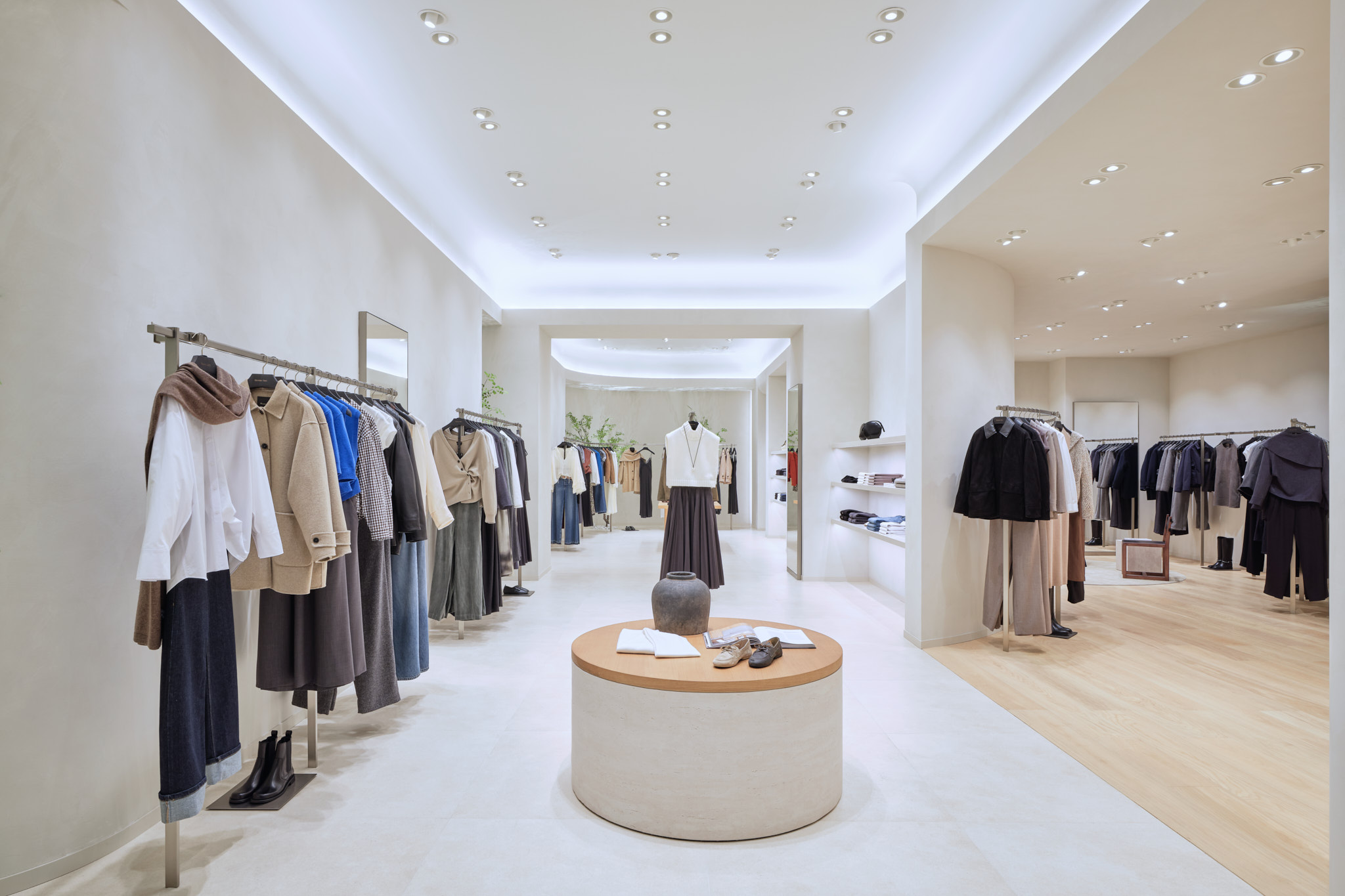 241009 Massimo Dutti Central Embassy 5