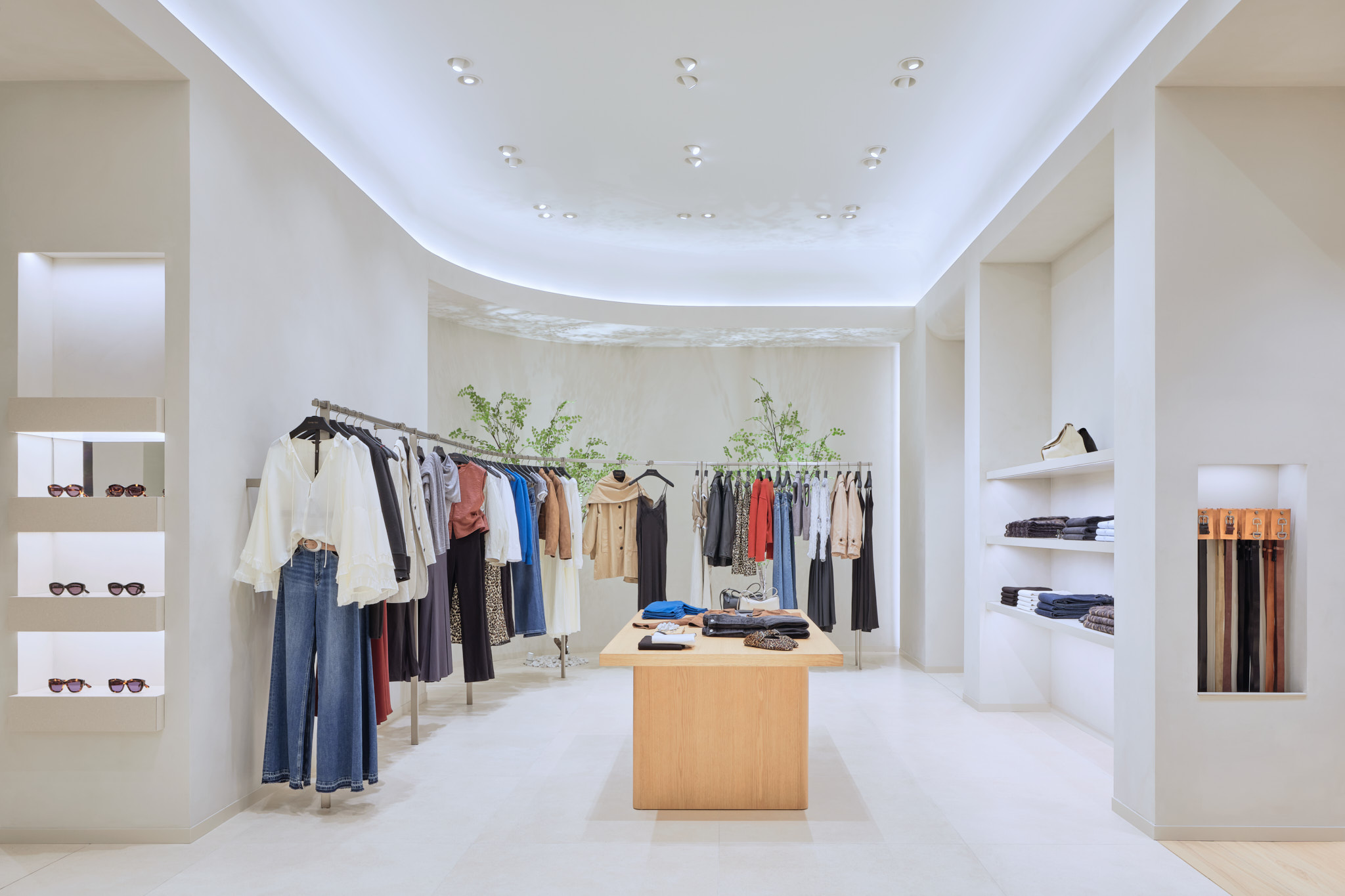 241009 Massimo Dutti Central Embassy 7