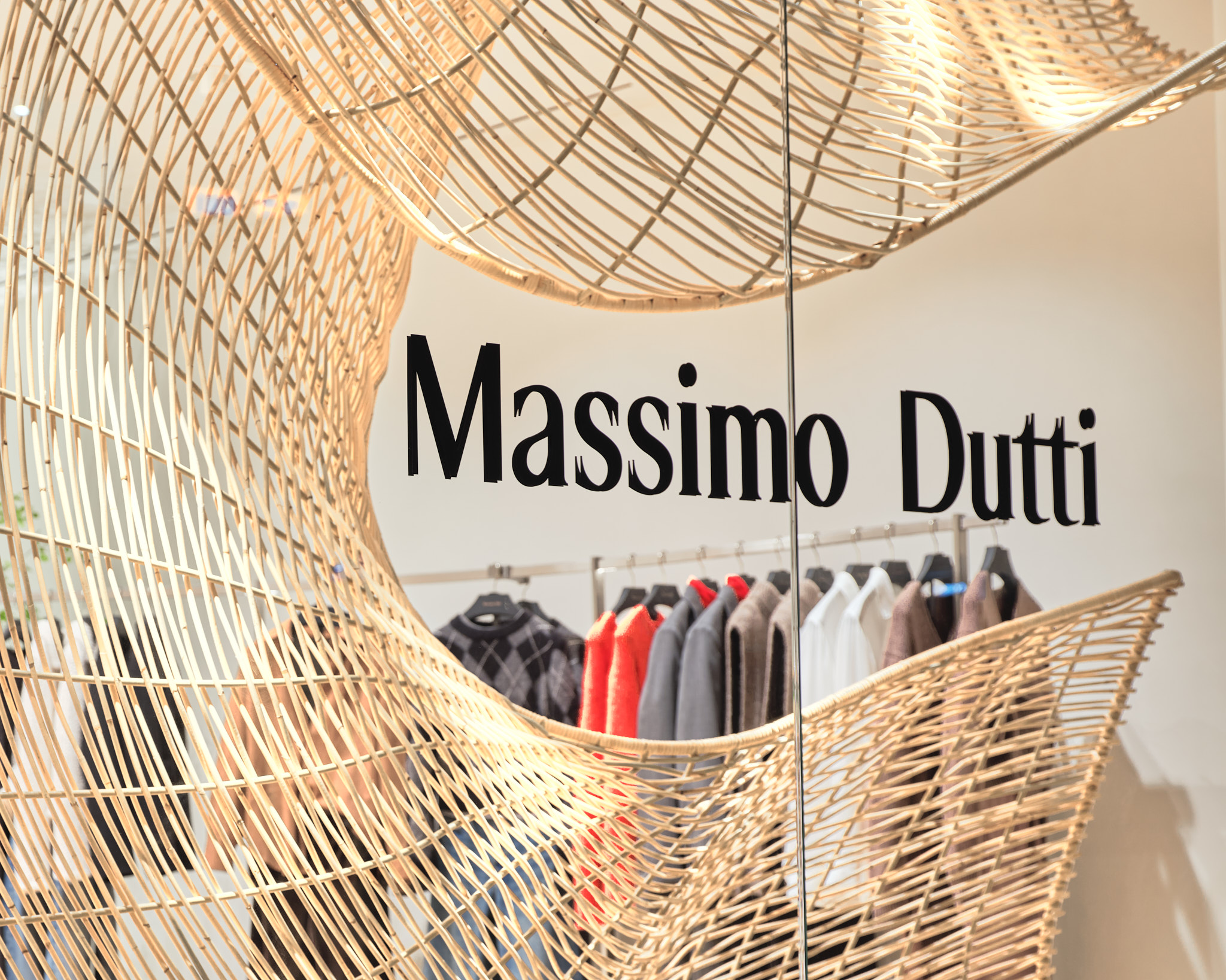 241009 Massimo Dutti Central Embassy25268