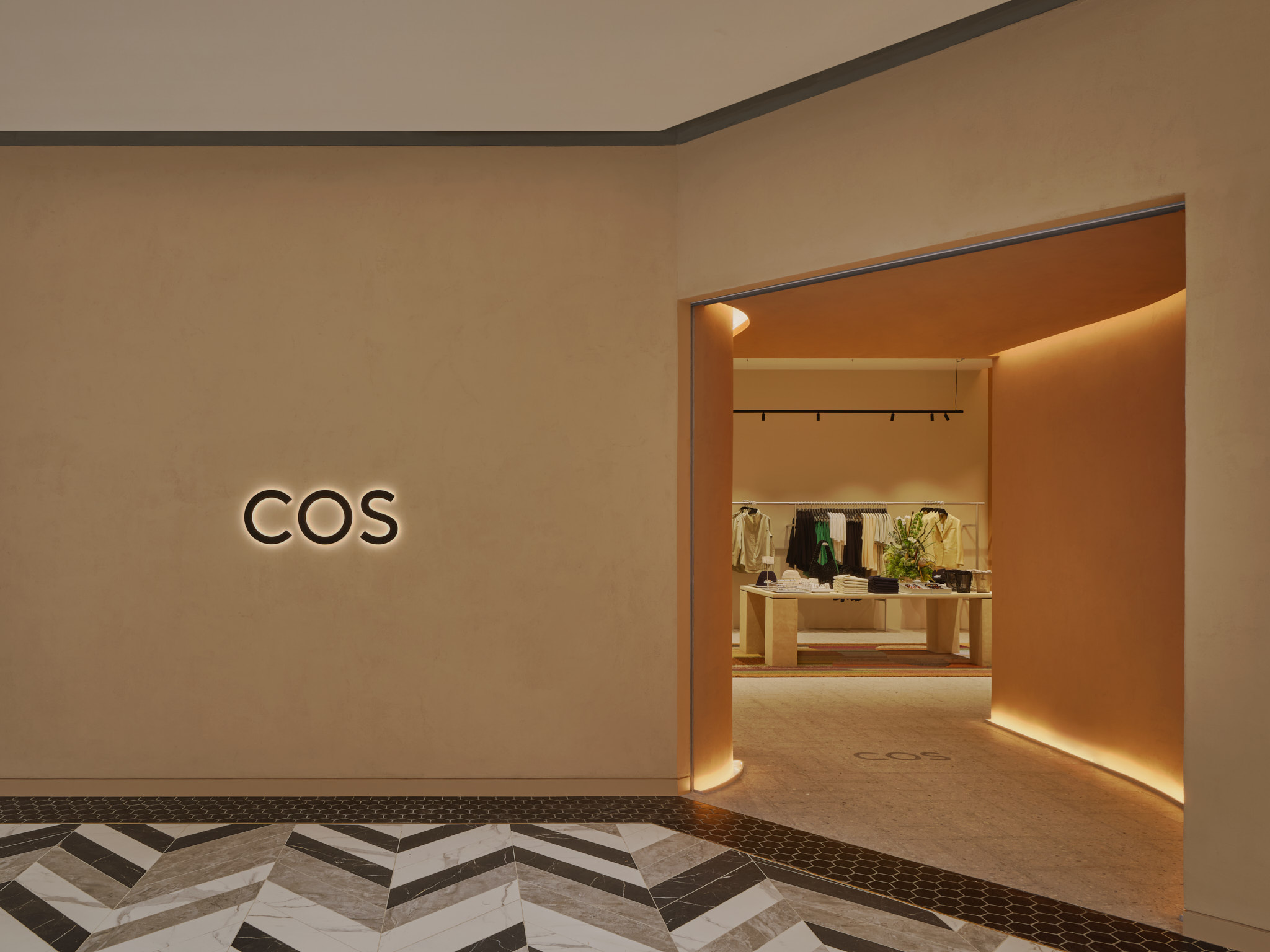 250306 COS store Central Phuket Floresta 6
