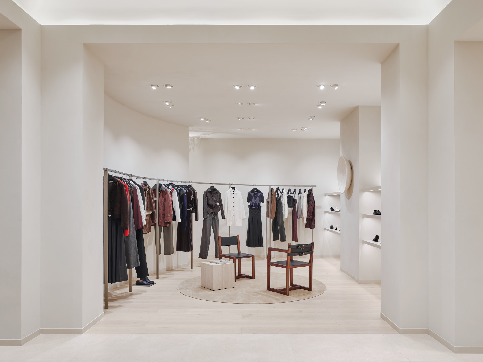 250205 Massimo Dutti EmQuartier 7A