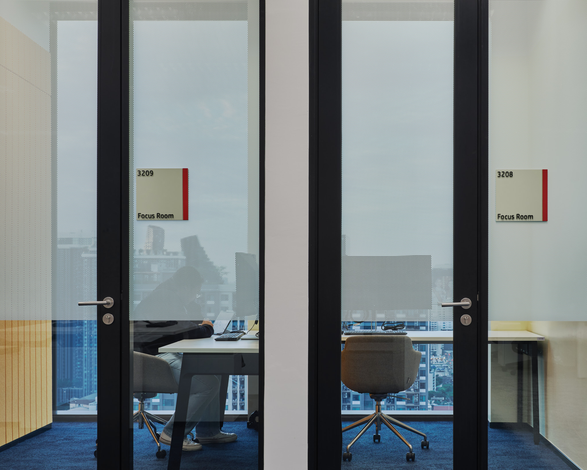 Space Matrix Design Consultants - HP Bangkok Workplace at Singha Complex 19