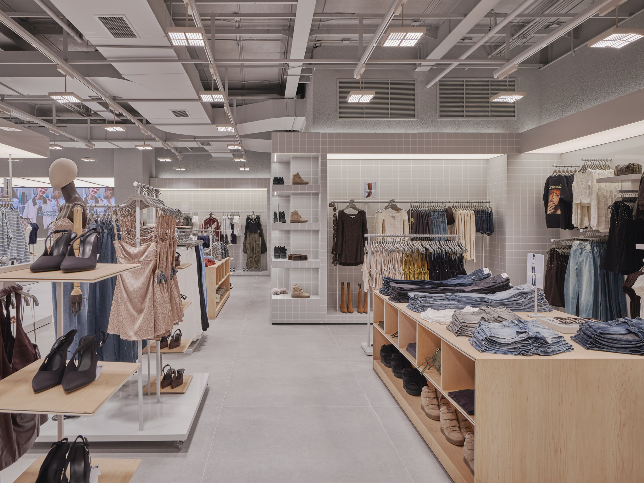 250827 BERSHKA store Central World 11
