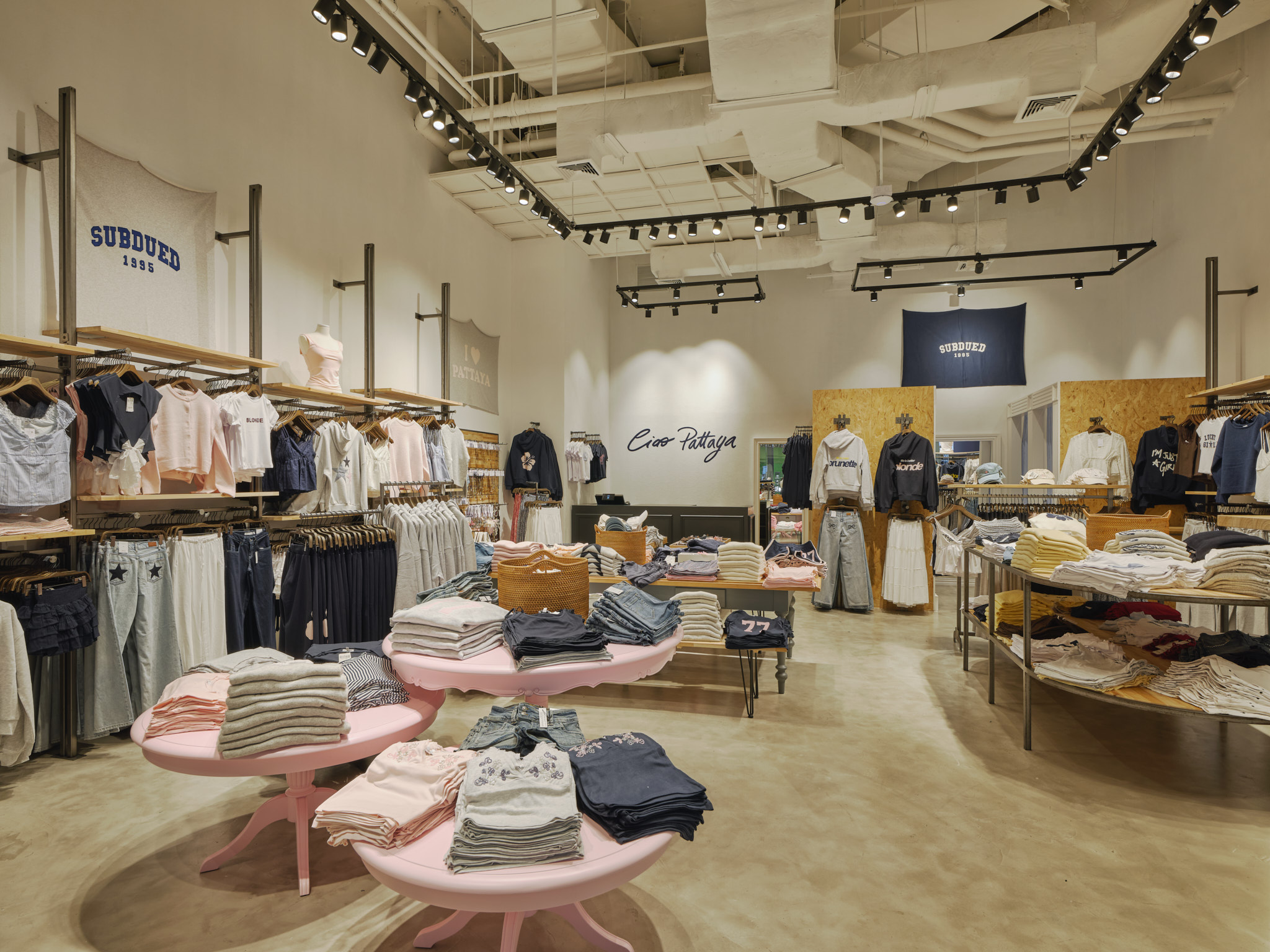 250911 Subdued store Terminal 21 Pattaya 3