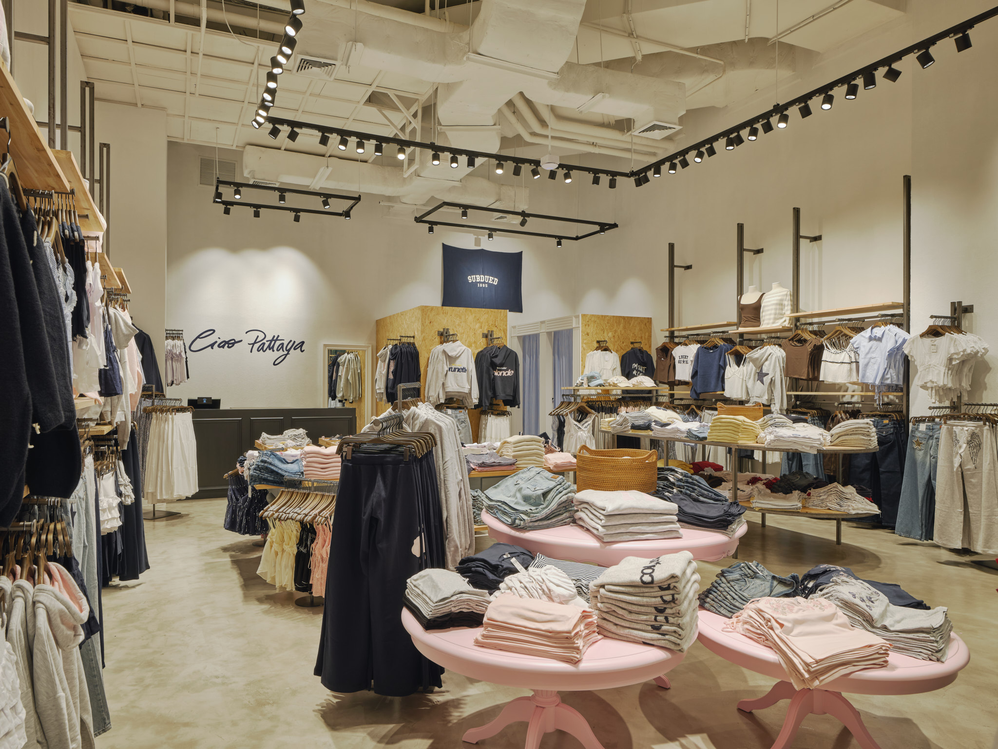 250911 Subdued store Terminal 21 Pattaya 4
