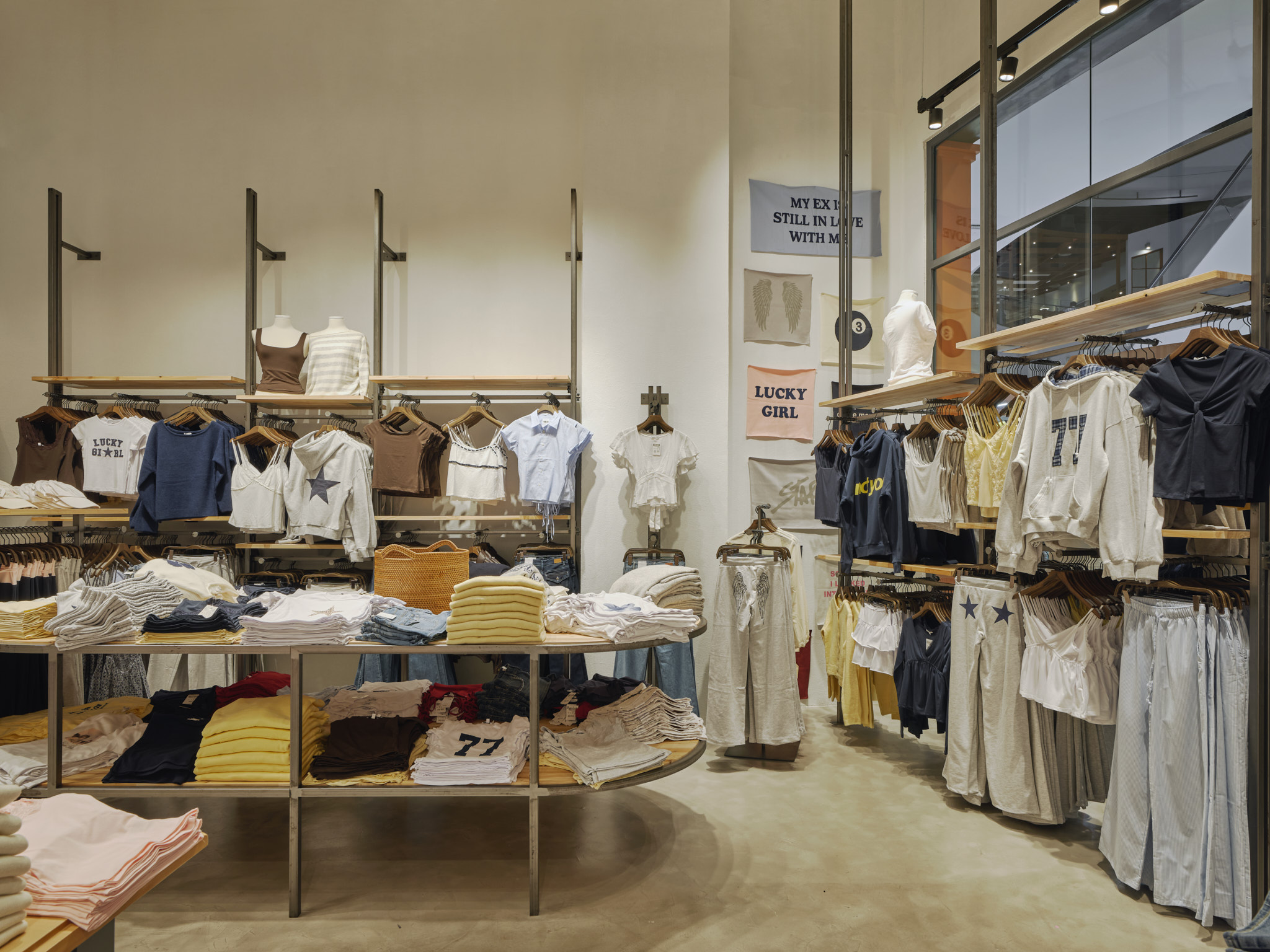 250911 Subdued store Terminal 21 Pattaya 6