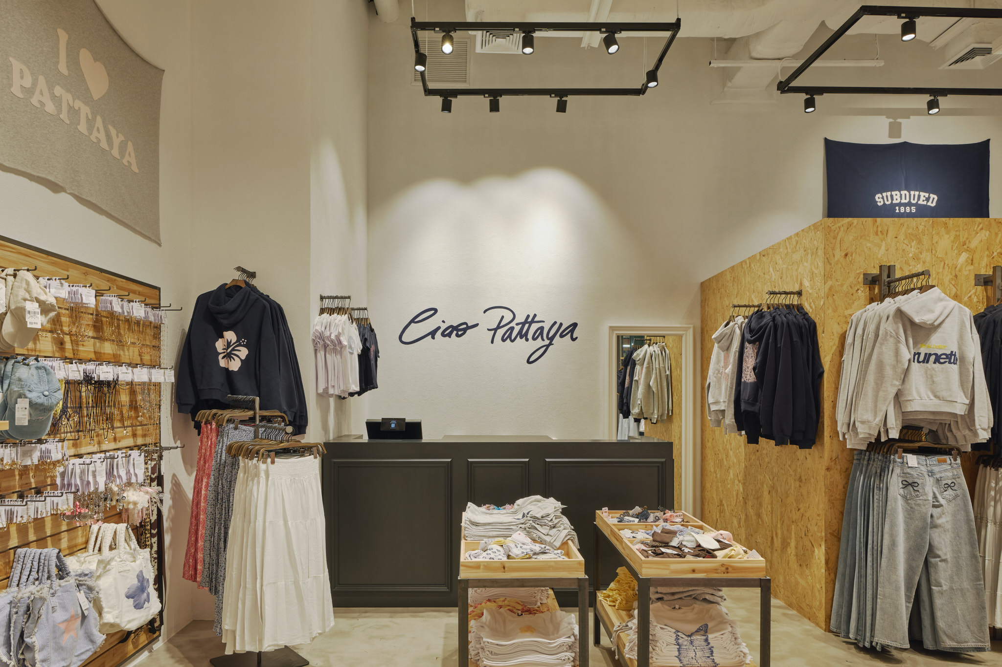 250911 Subdued store Terminal 21 Pattaya 8