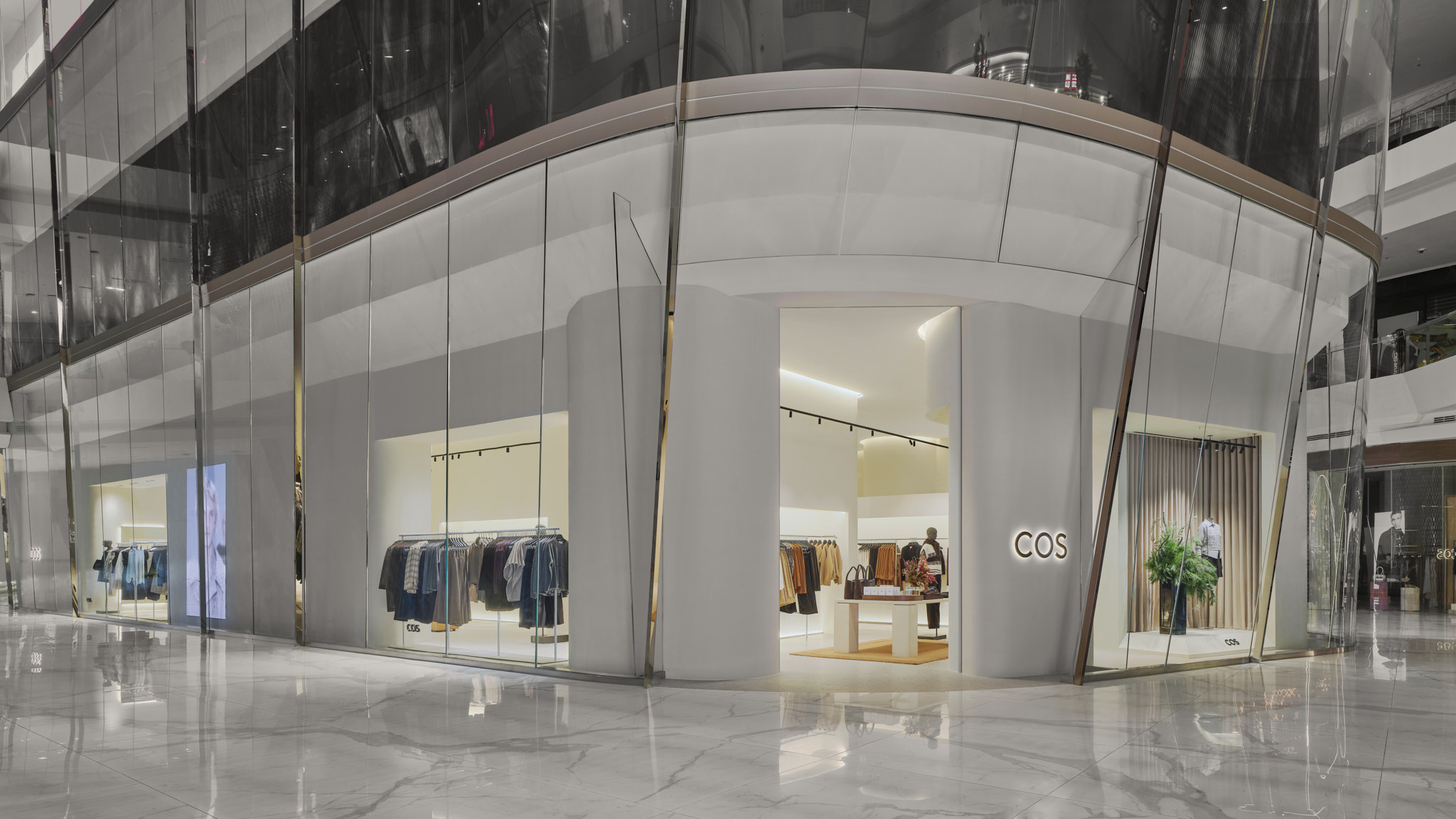 251030 COS store ICONSIAM 1