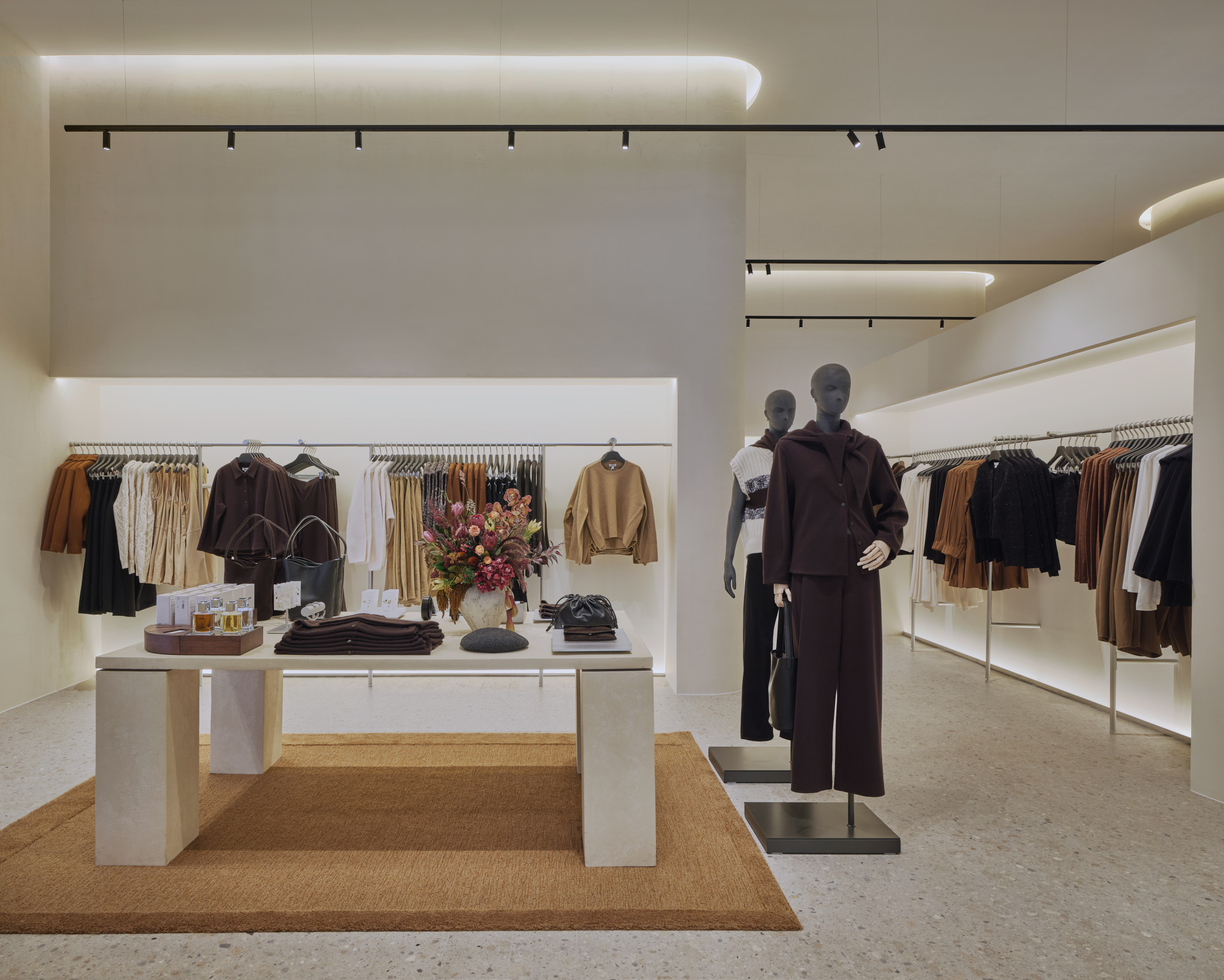 251030 COS store ICONSIAM 8