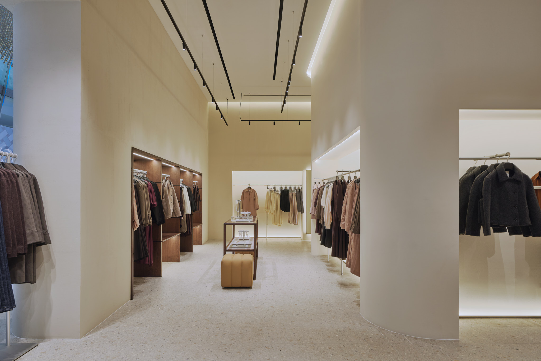 251030 COS store ICONSIAM 9