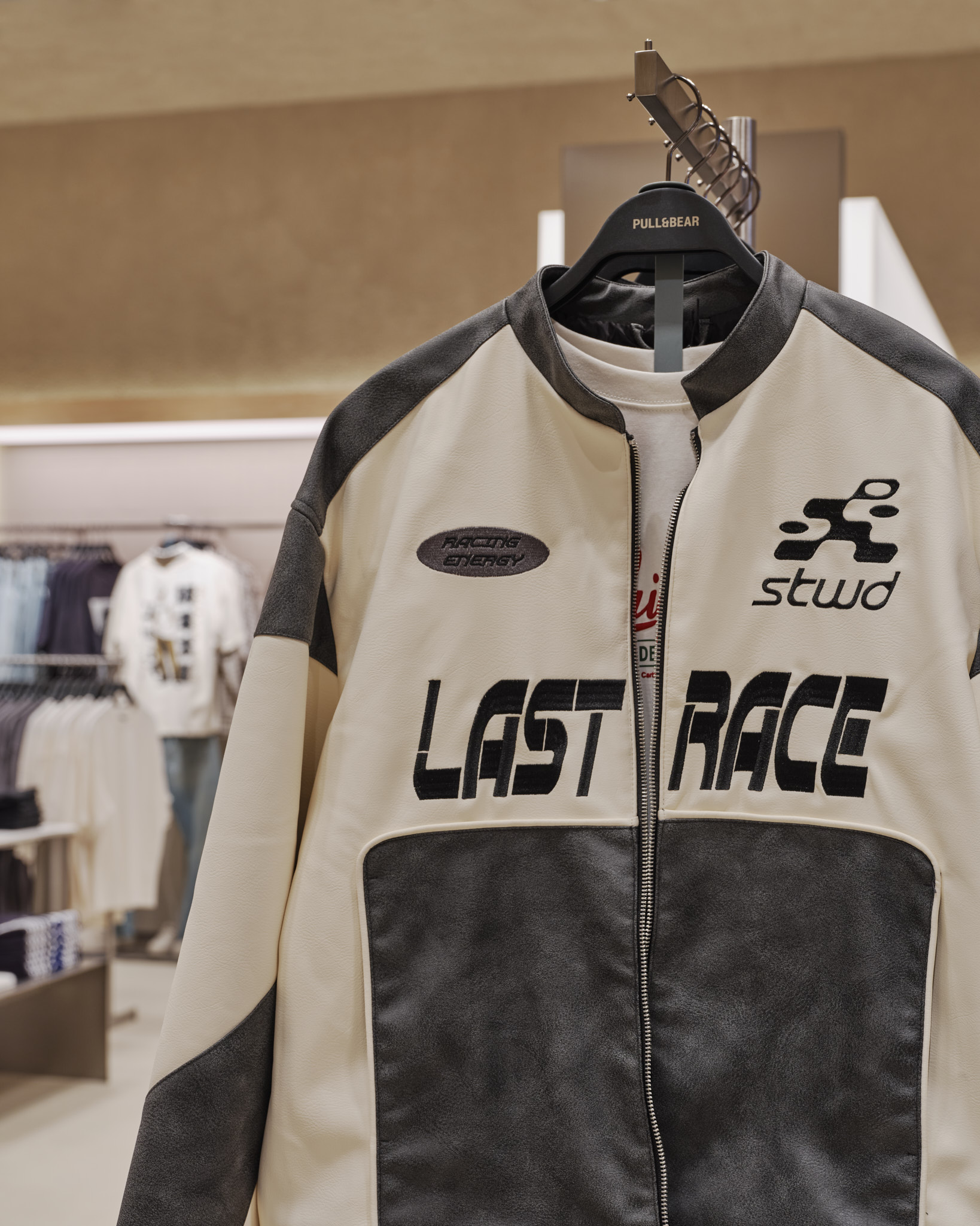 260304 PULL&BEAR Pavilion Kuala Lumpur Details 1