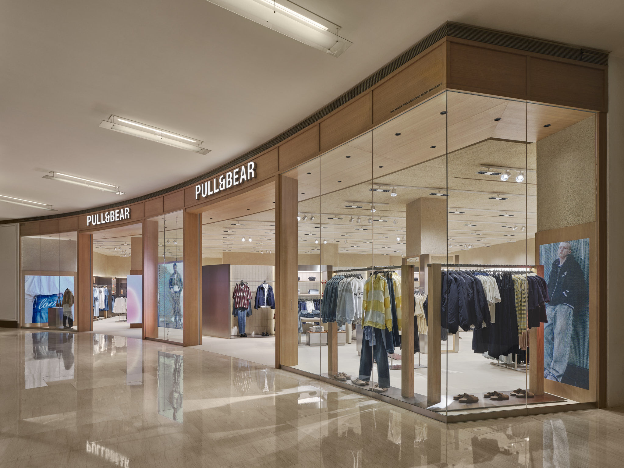 260304 PULL&BEAR Pavilion Kuala Lumpur Facade 1
