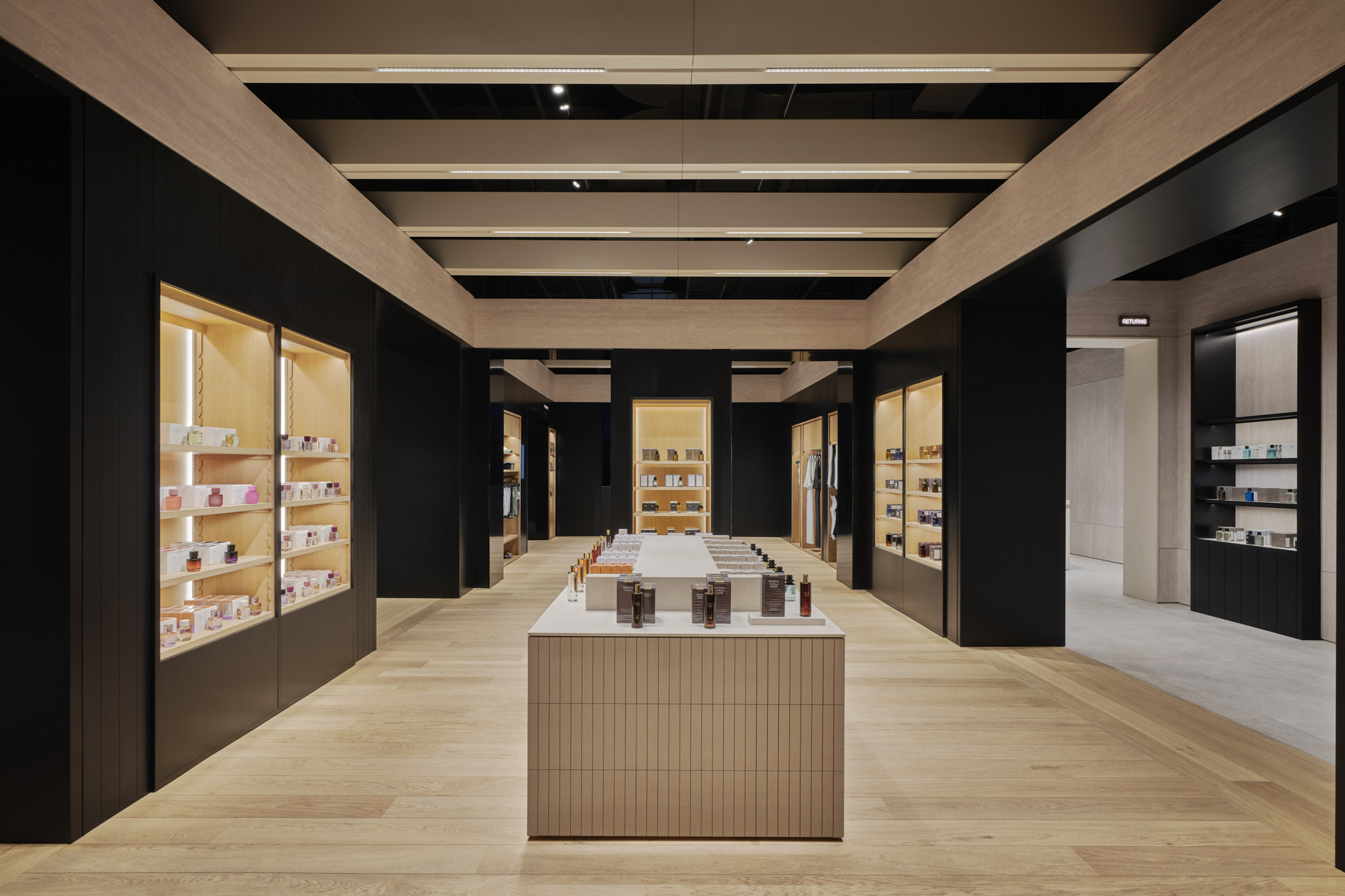 260527 Zara store Dusit Central Park MAN 9
