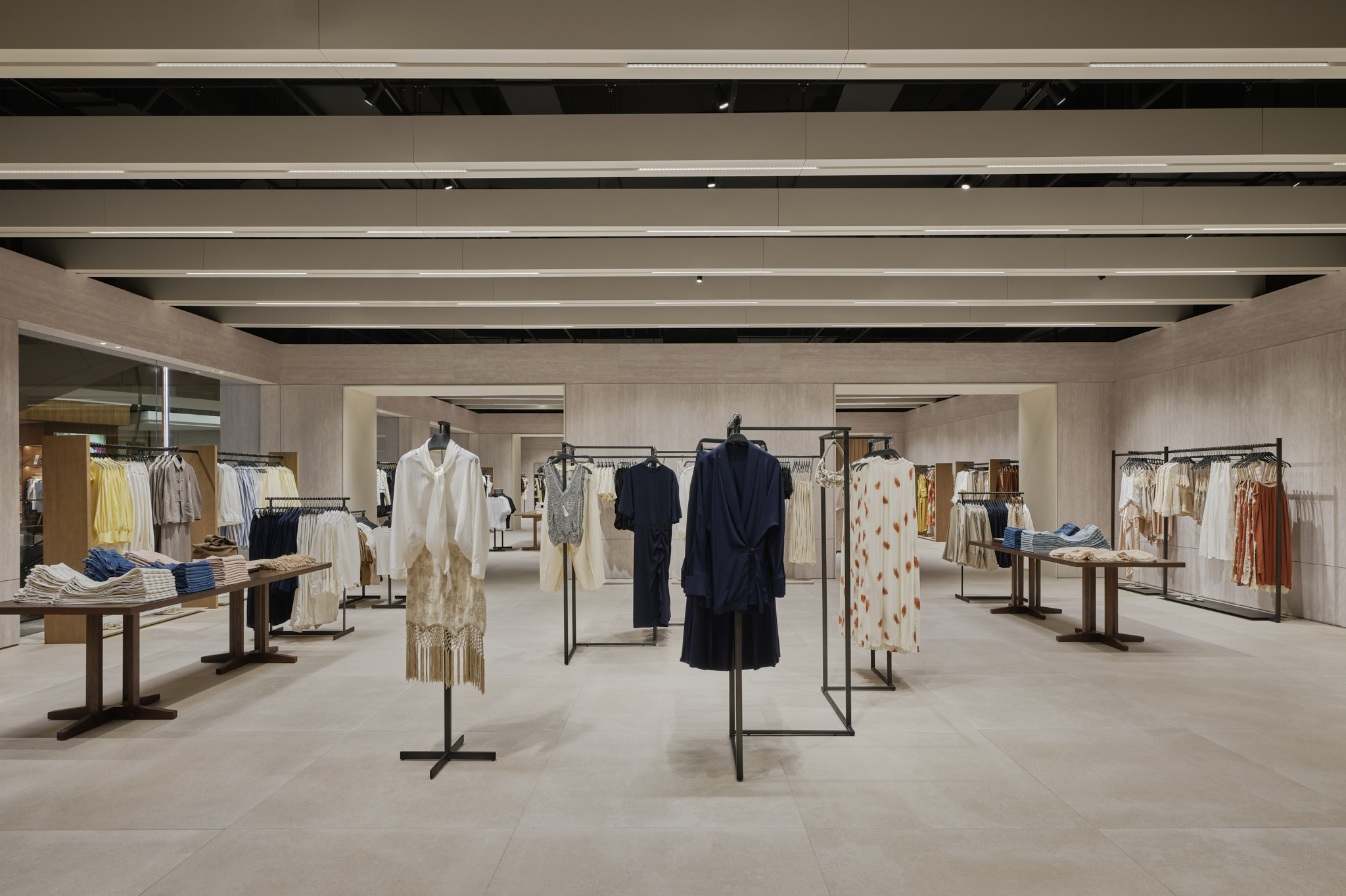 260527 Zara store Dusit Central Park WOMAN 1