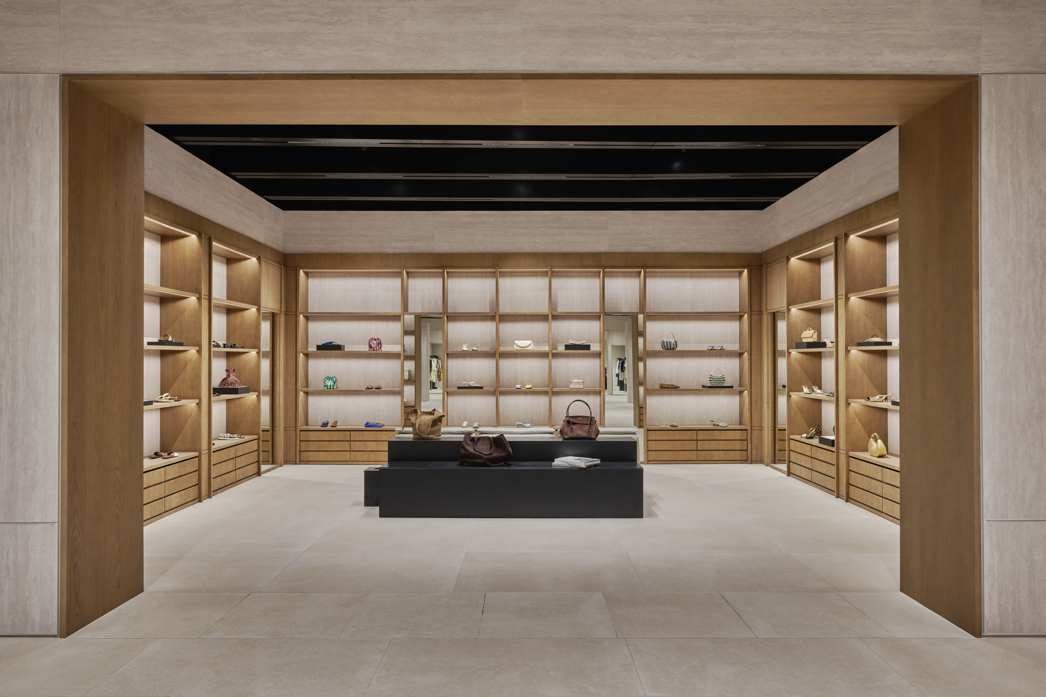 260527 Zara store Dusit Central Park WOMAN 4