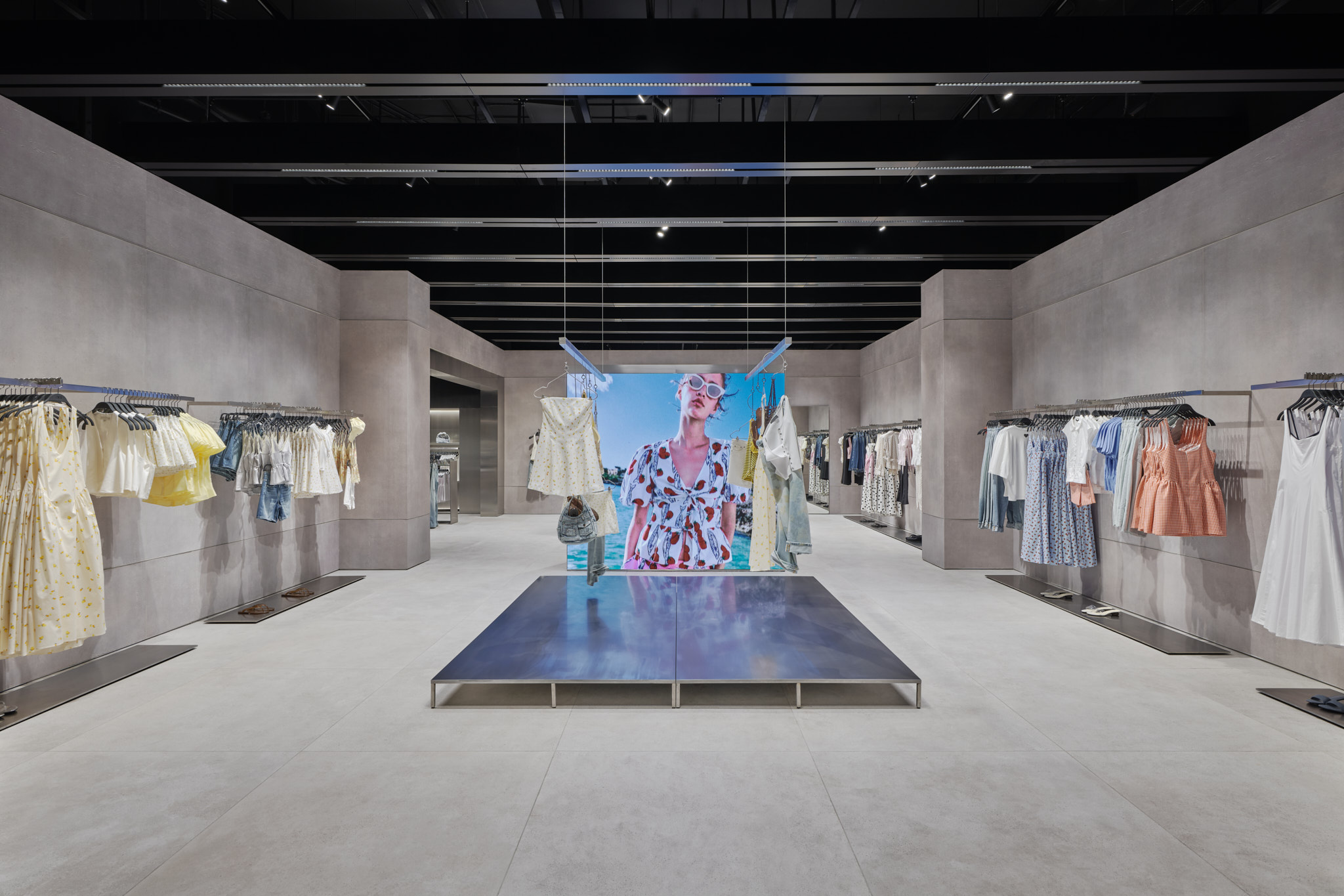 260527 Zara store Dusit Central Park WOMAN 5