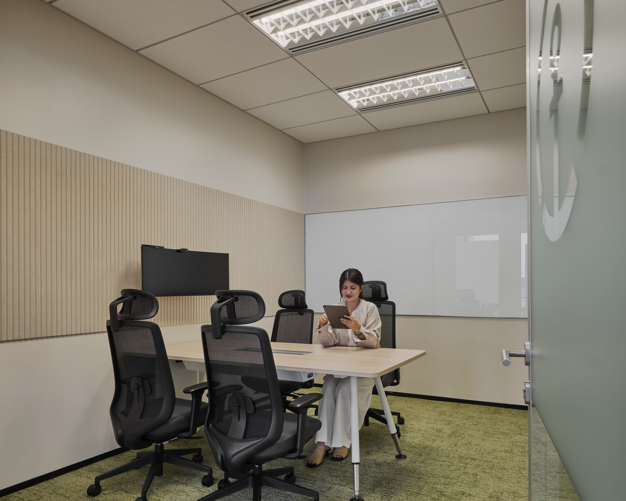 Space Matrix Design Consultants - KUEHNE + NAGEL workplace at Singha Complex 10B