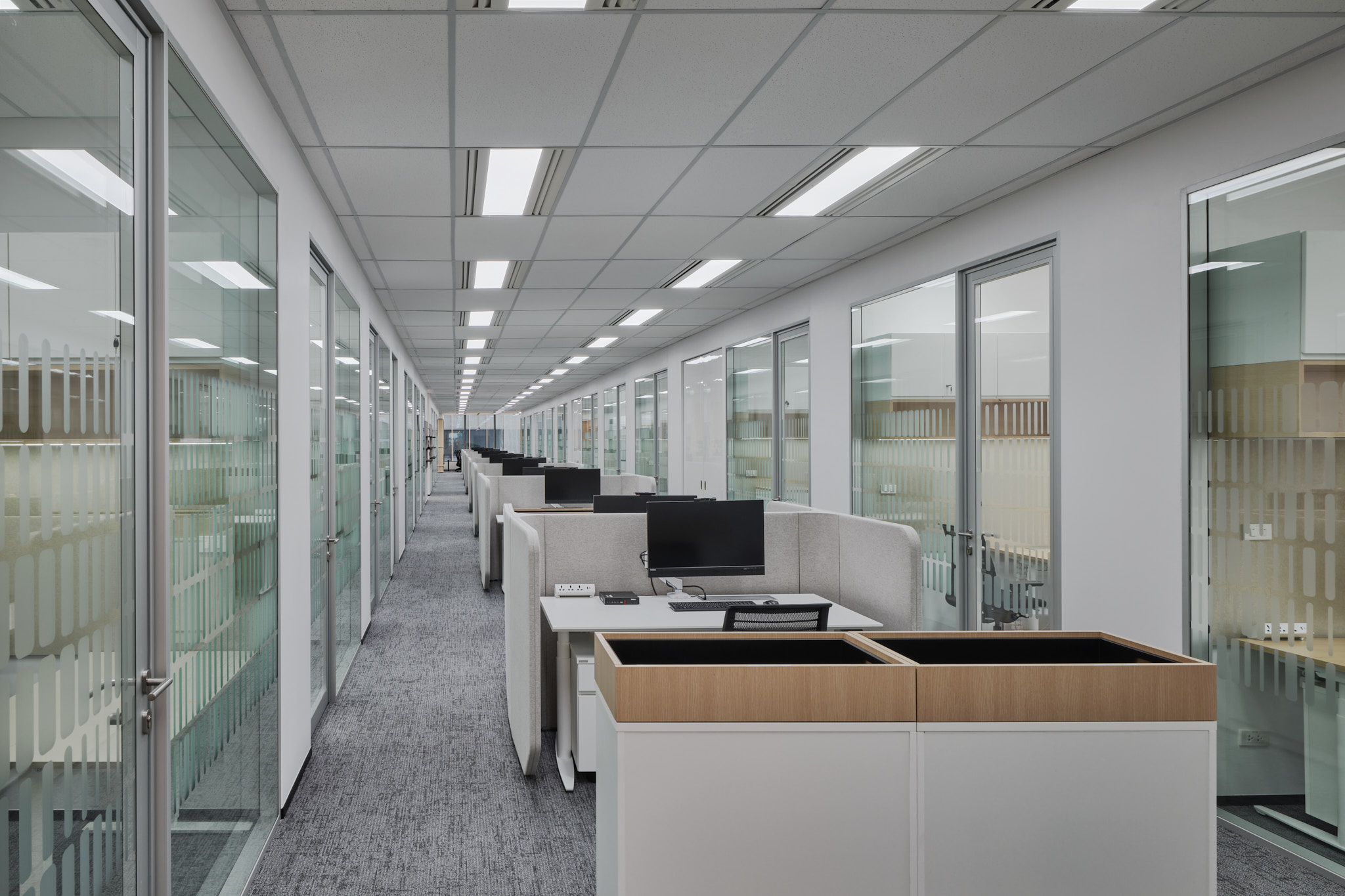 Space Matrix Design Consultants - Watson Farley & Williams (Thailand) workplace at One Bangkok 16