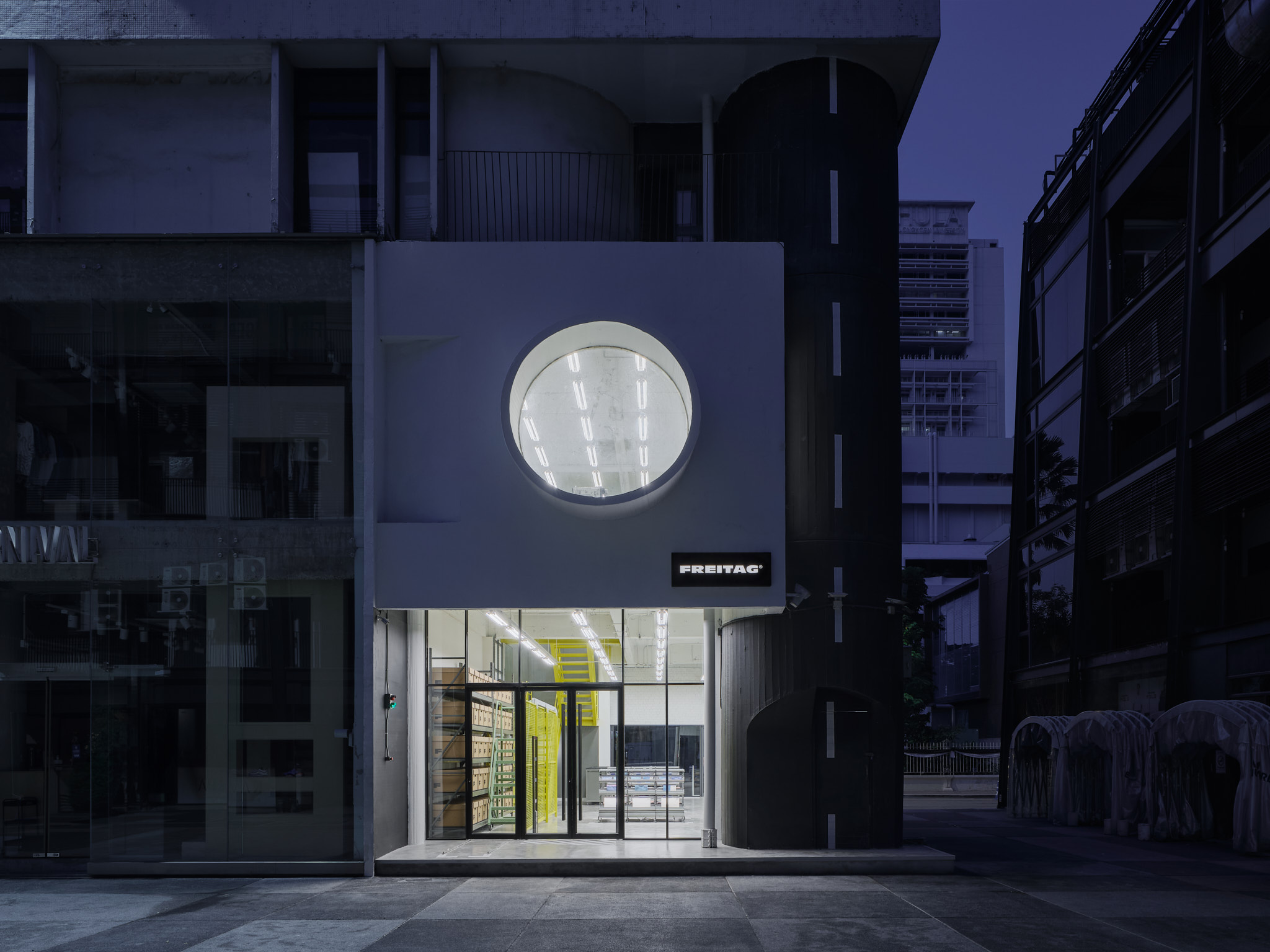 260903 FREITAG store Siam by PRONTO 1A