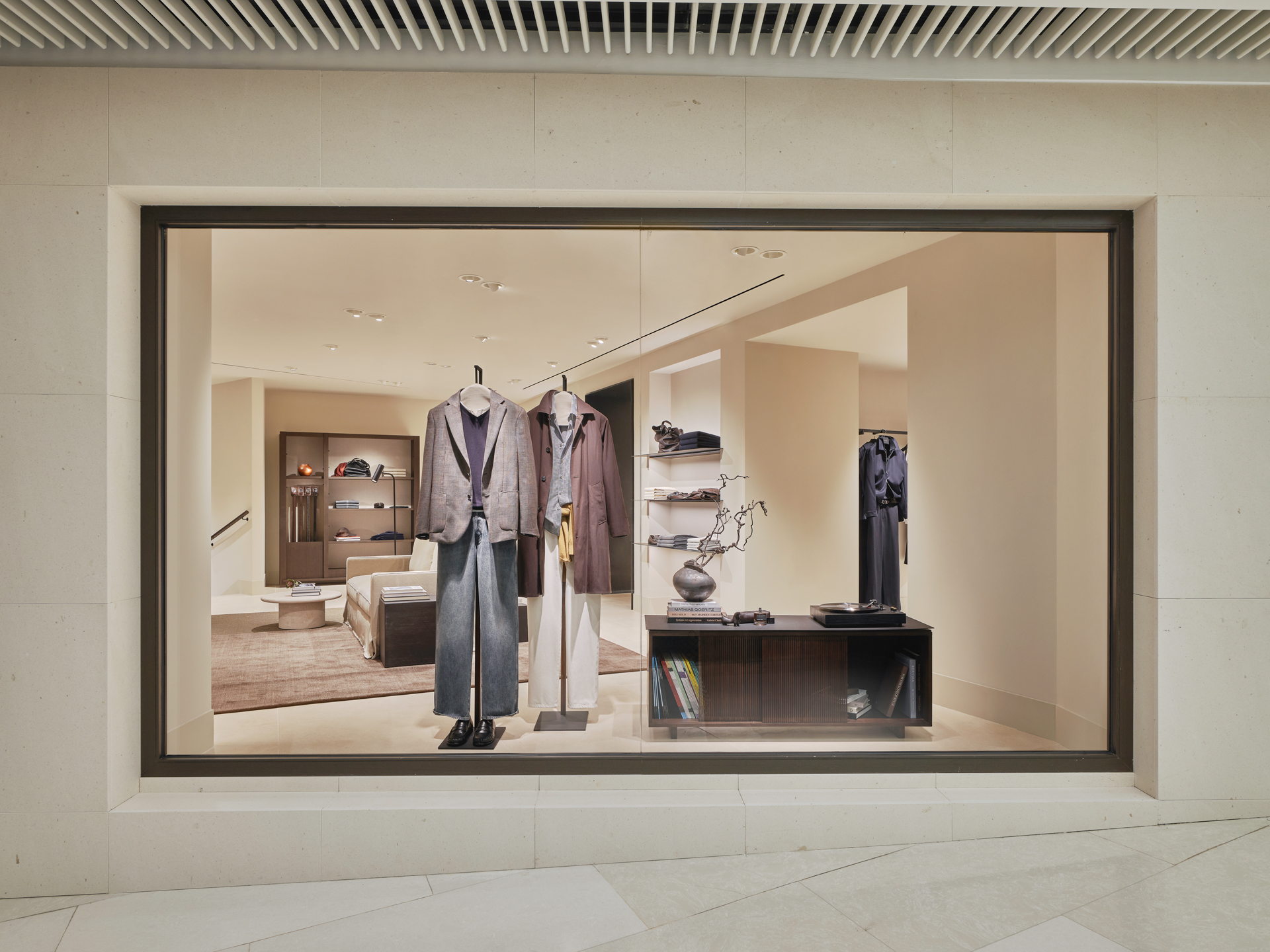 260923 Massimo Dutti Guangzhou SHK M Window 2