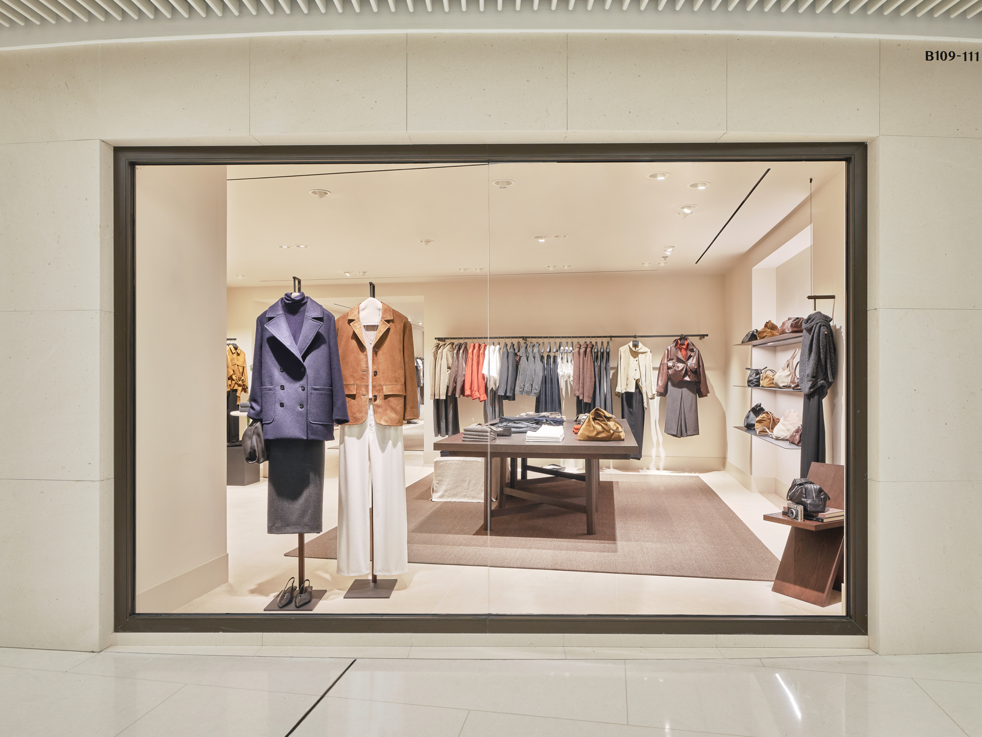 260923 Massimo Dutti Guangzhou SHK W Window 2
