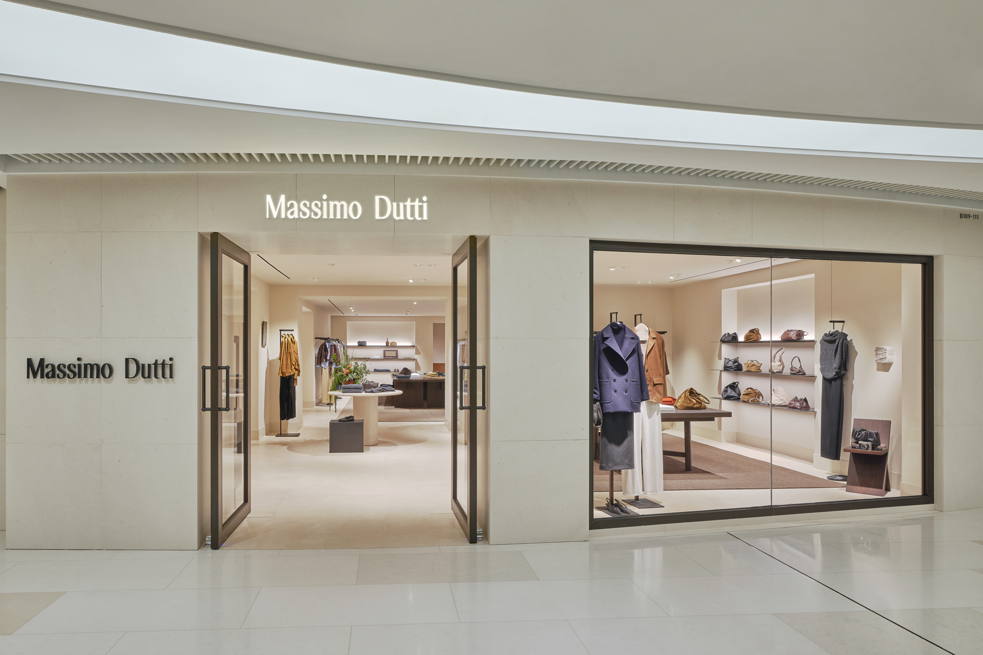 260923 Massimo Dutti Guangzhou SHK facade 2