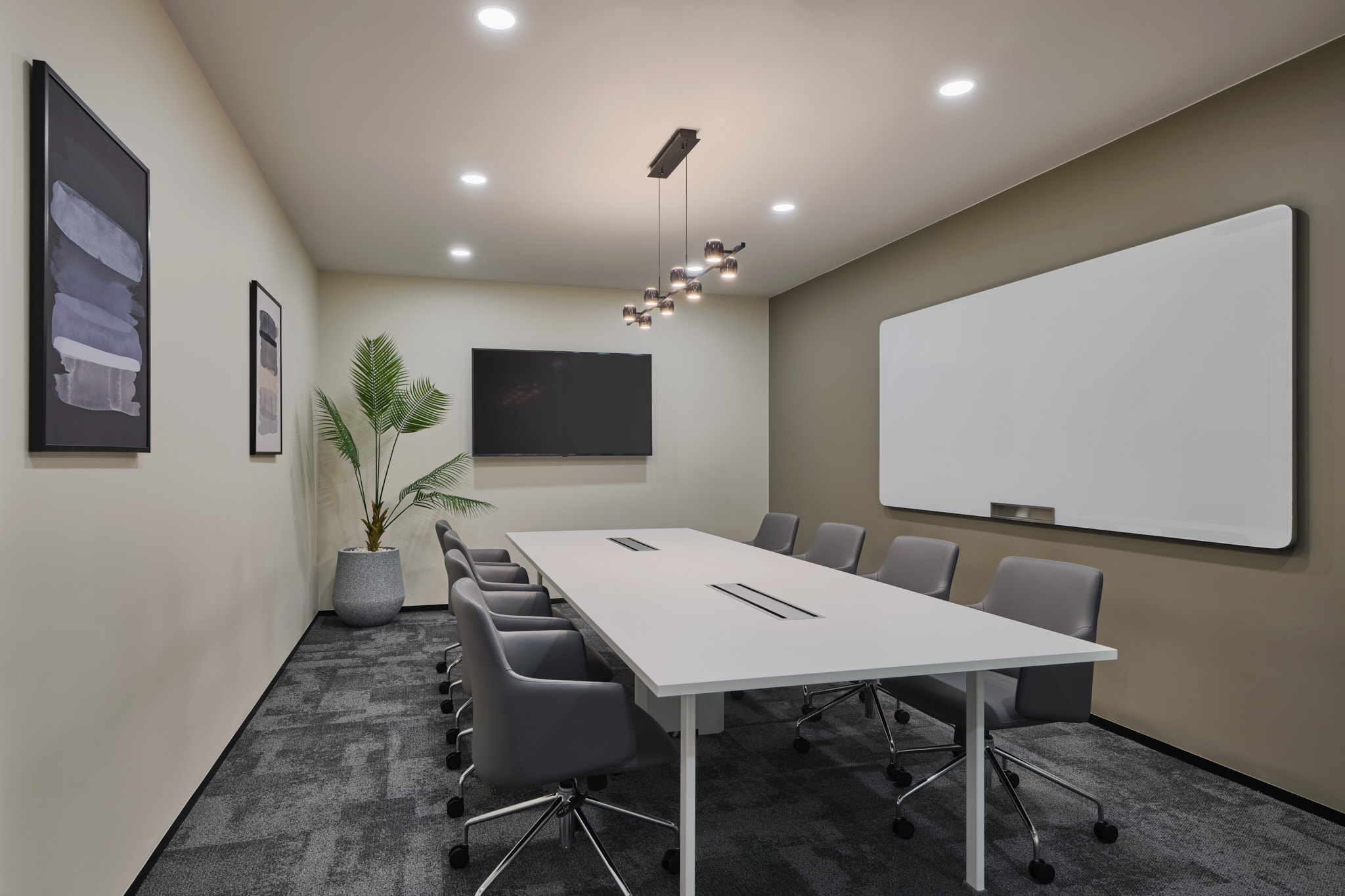 J Design and Decorative House - Regus at VOCO Surawong 14