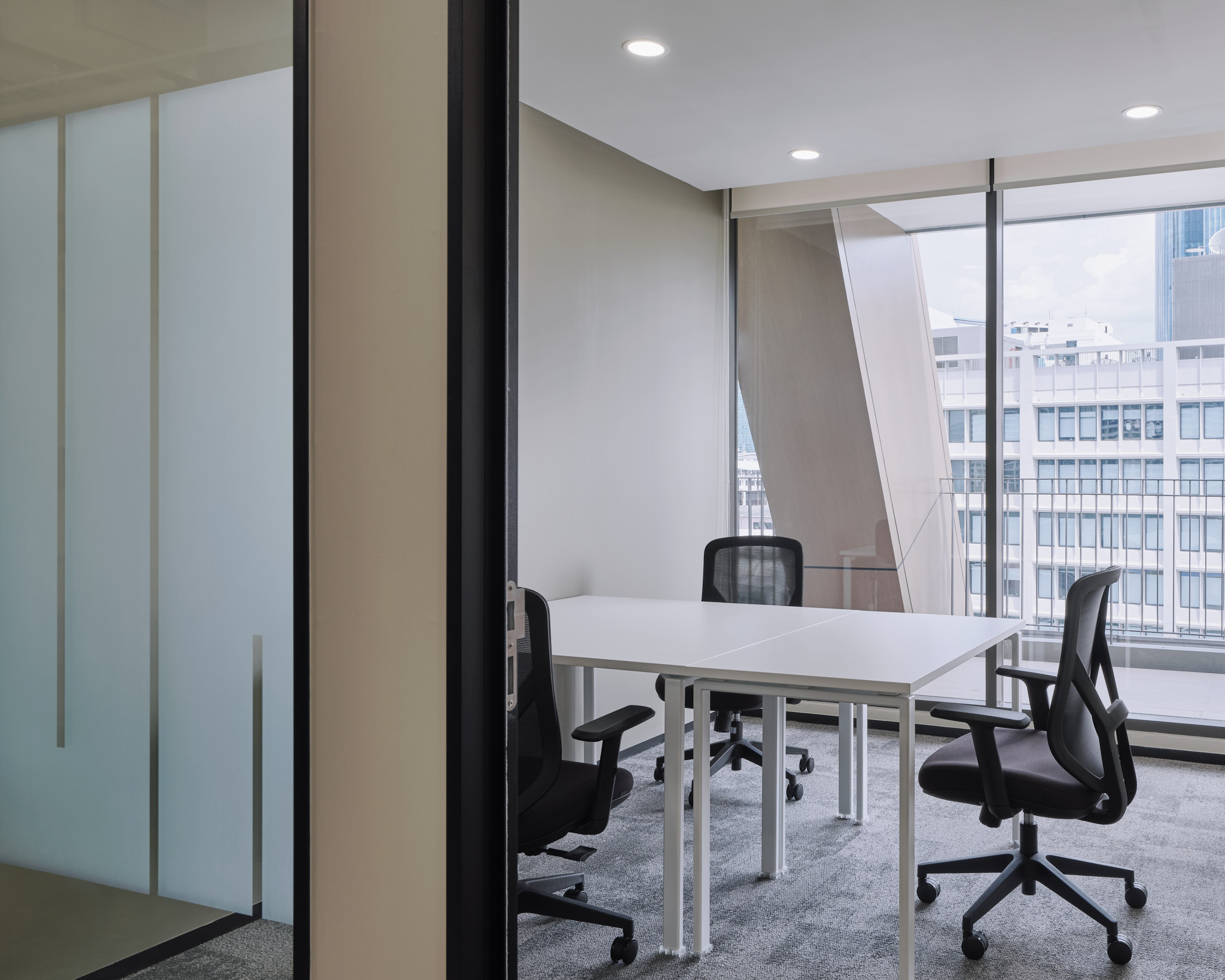 J Design and Decorative House - Regus at VOCO Surawong 15