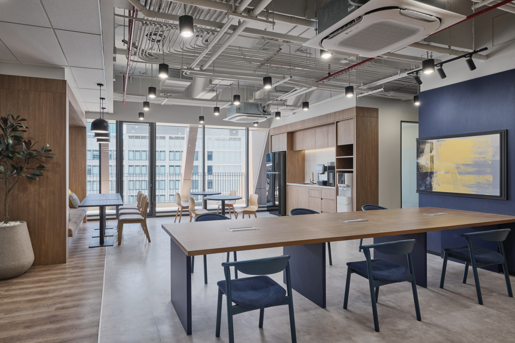 J Design and Decorative House - Regus at VOCO Surawong 4