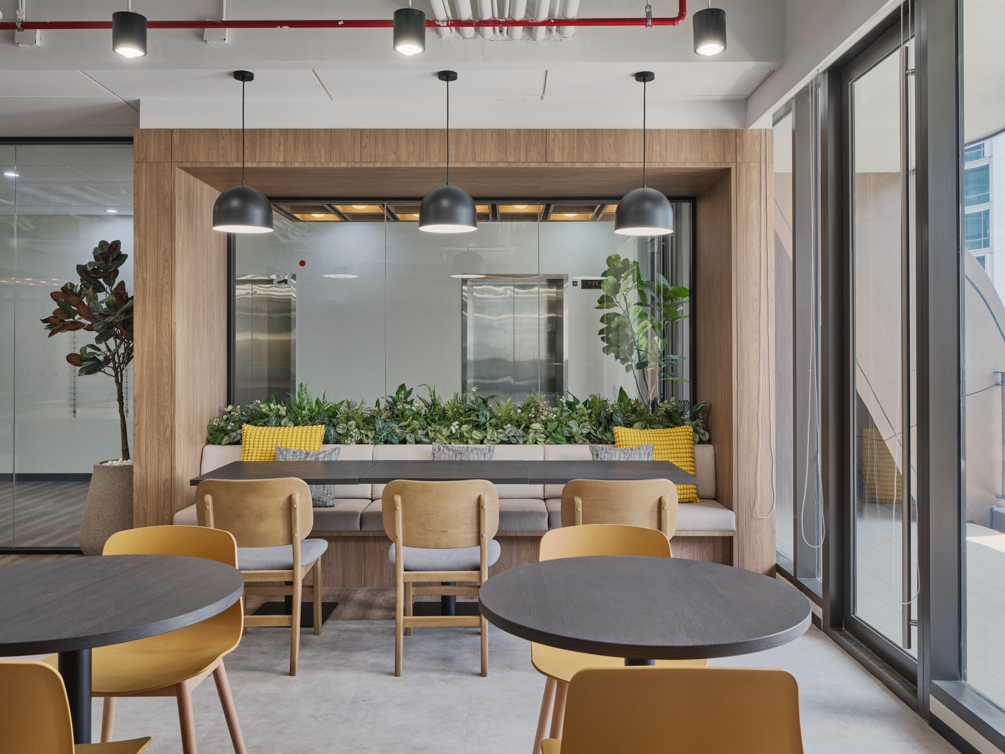 J Design and Decorative House - Regus at VOCO Surawong 6